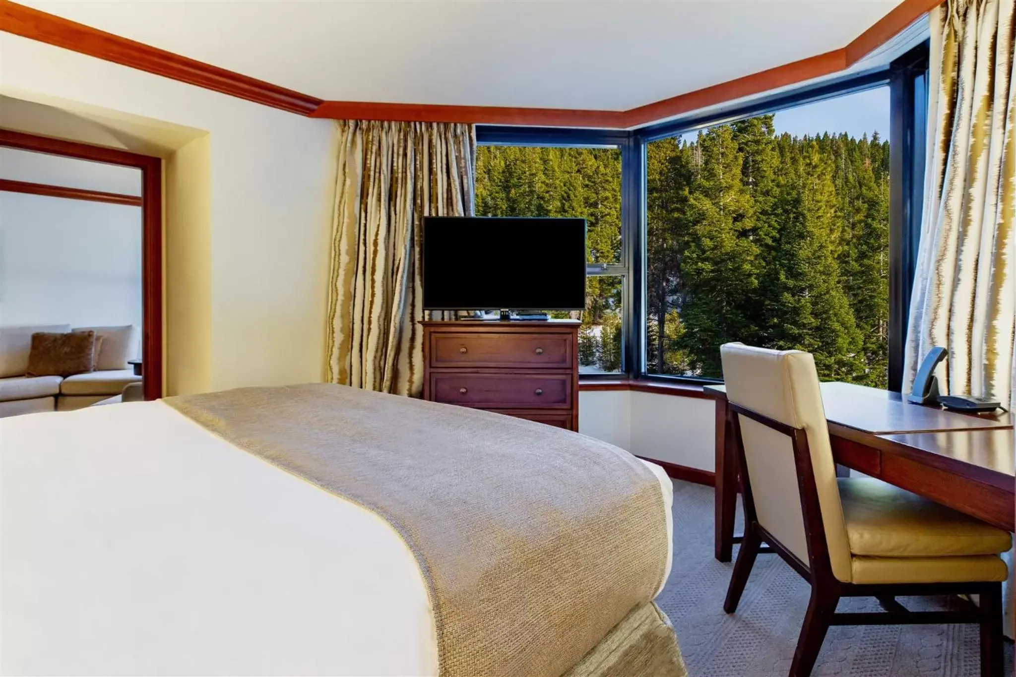 Suite with Fireplace, Valley View and Accessible Tub in Everline Resort and Spa, Lake Tahoe Suite with Fireplace, Valley View and Accessible Tub in Everline Resort and Spa, Lake Tahoe