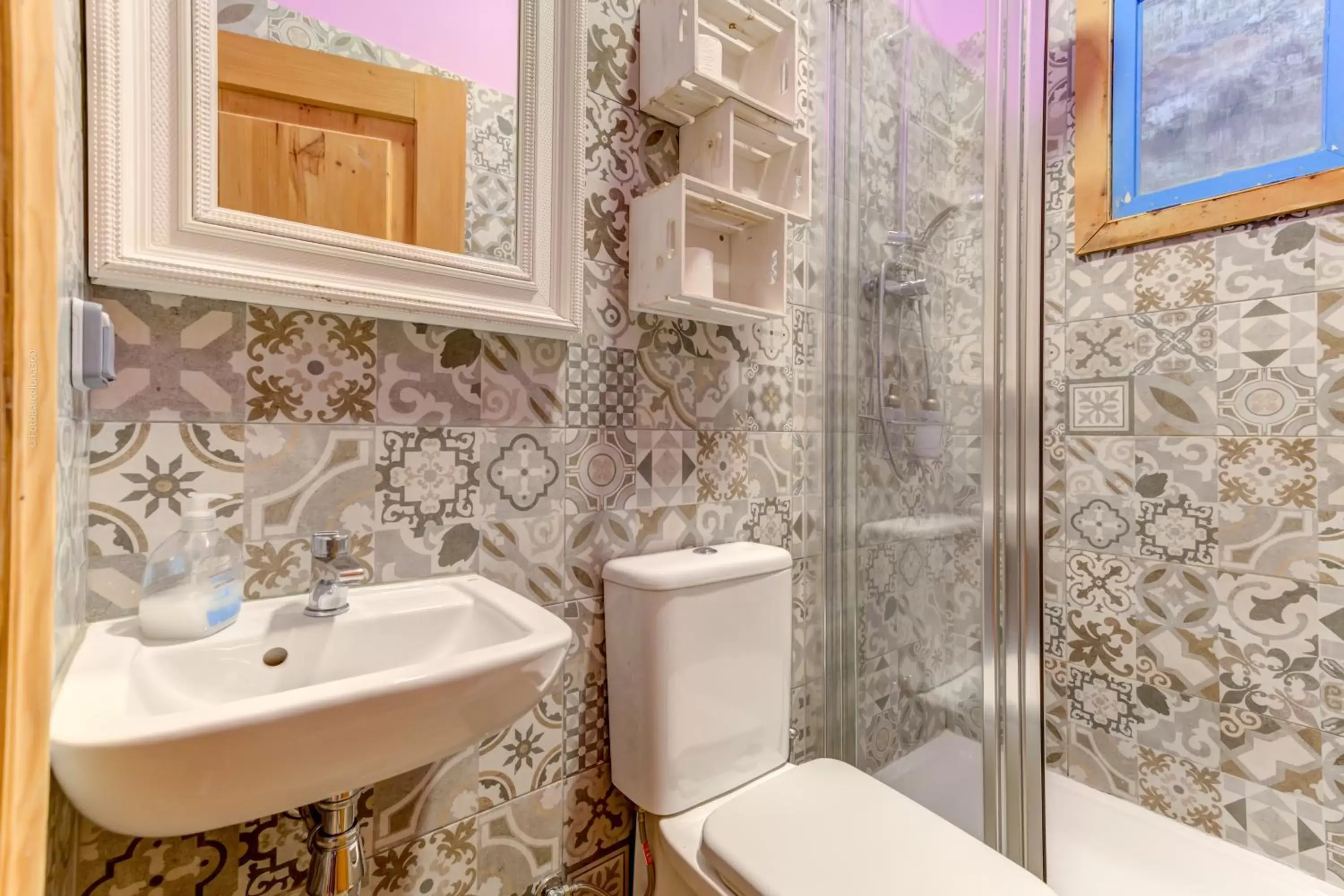 Bathroom in Factory Suites Barcelona
