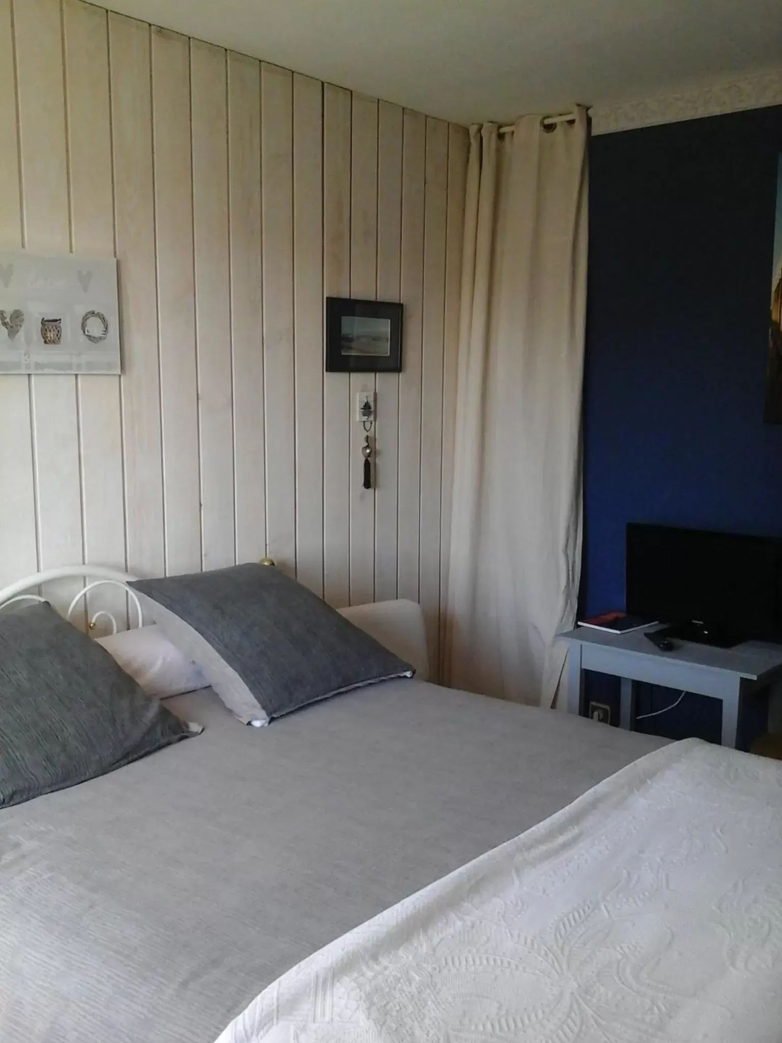 Photo of the whole room, Bed in Chambres d'Hotes des Ecureuils