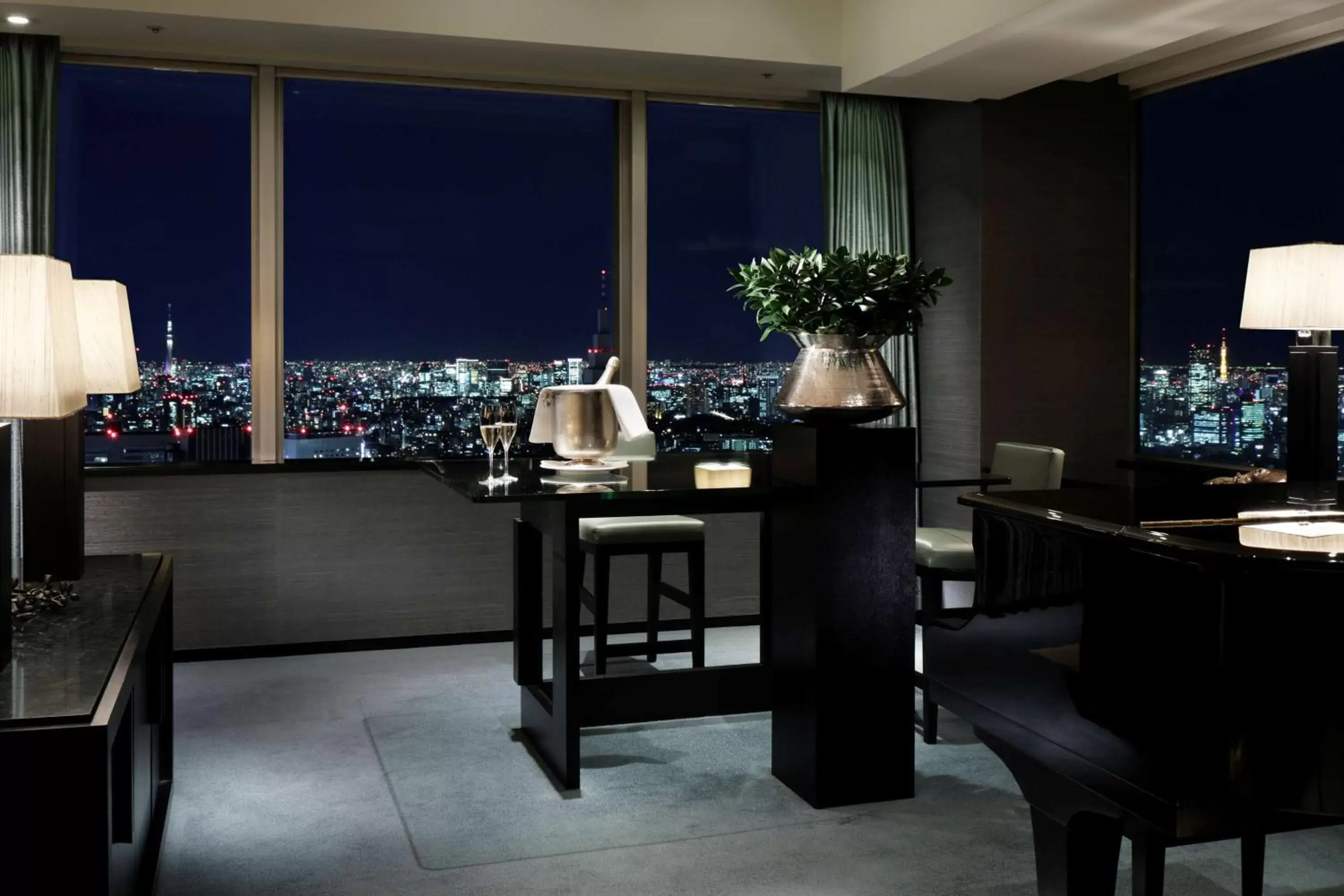 Photo of the whole room, Restaurant/Places to Eat in Park Hyatt Tokyo