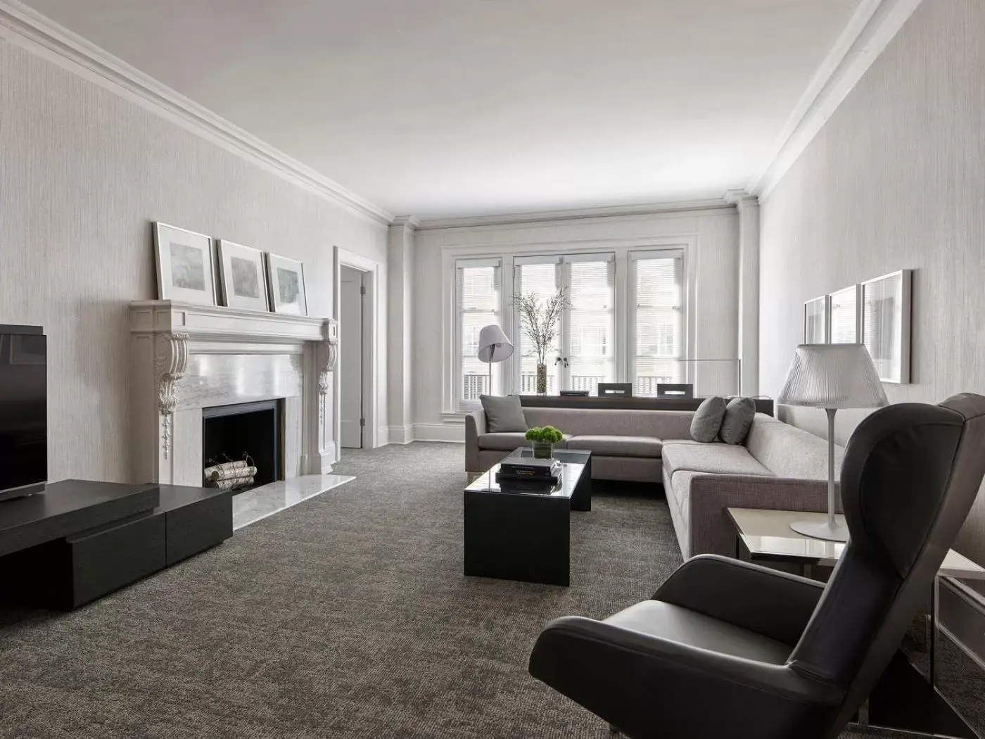 Living room, Seating Area in AKA Rittenhouse Square