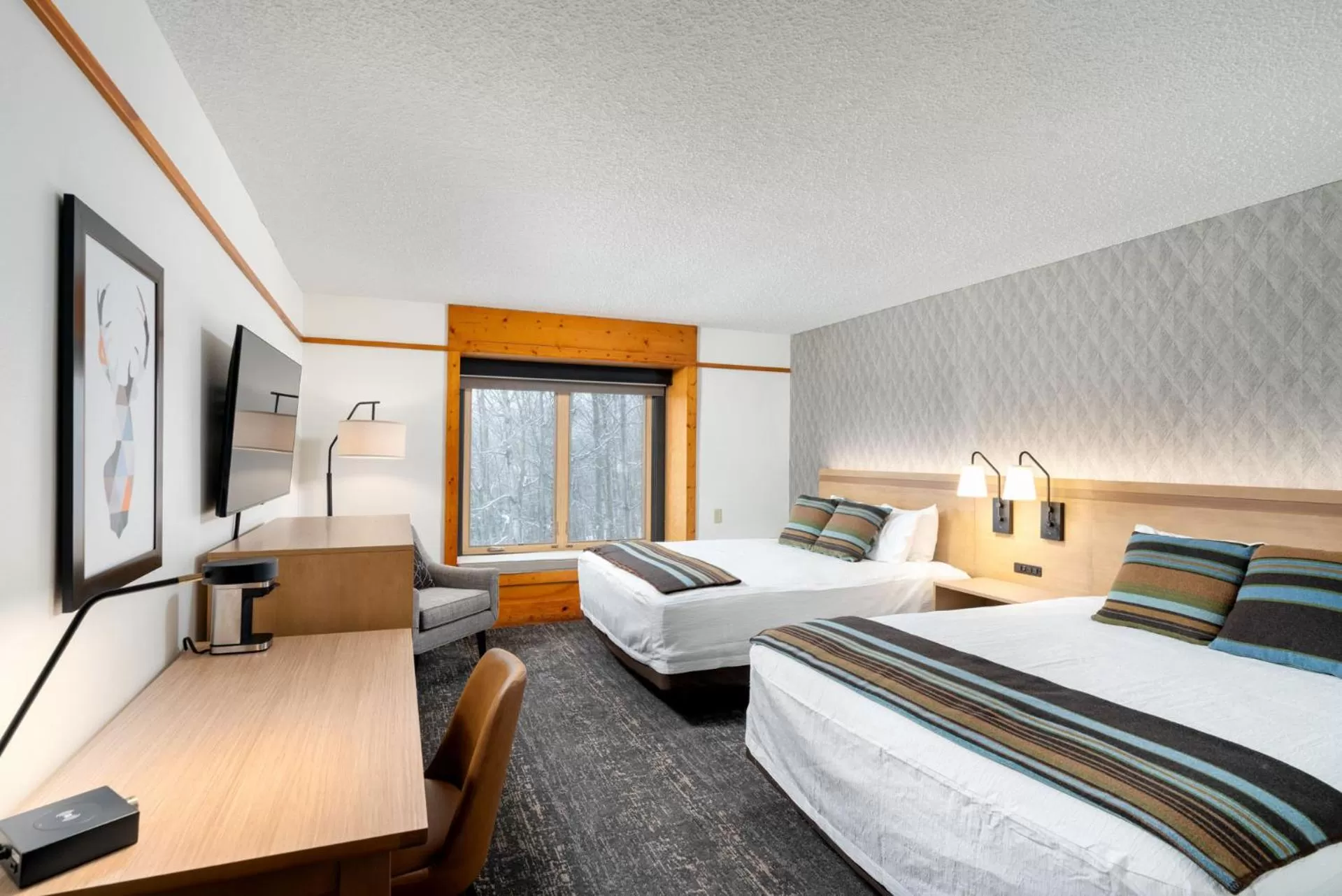 Photo of the whole room, Bed in Caribou Highlands Lodge