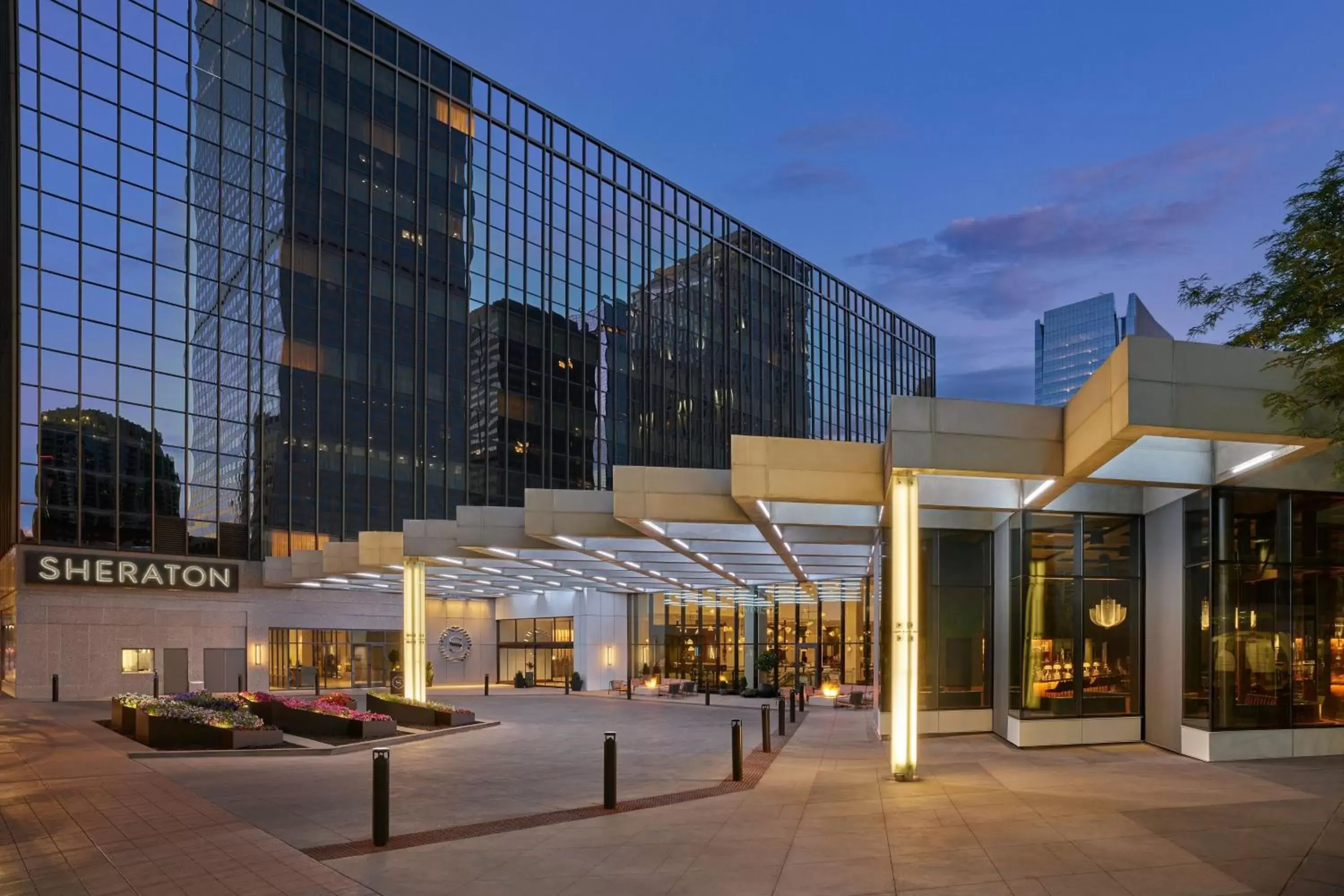 Property Building in Sheraton Denver Downtown Hotel