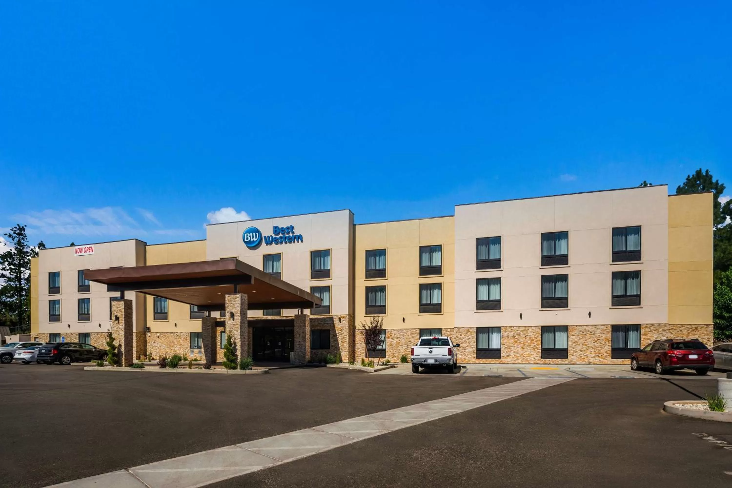 Property building in Best Western Colfax