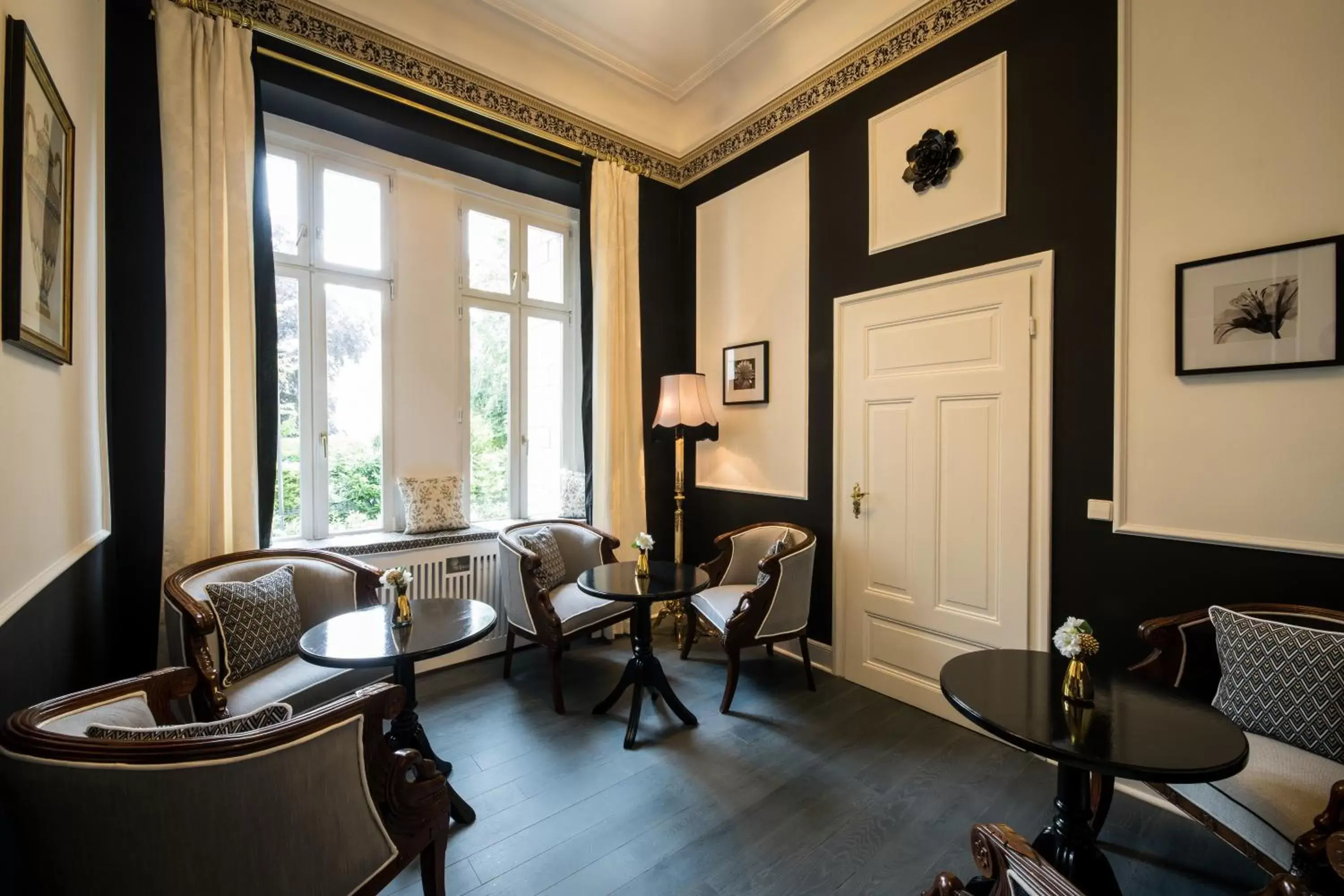 Library, Seating Area in Hotel Belle Epoque