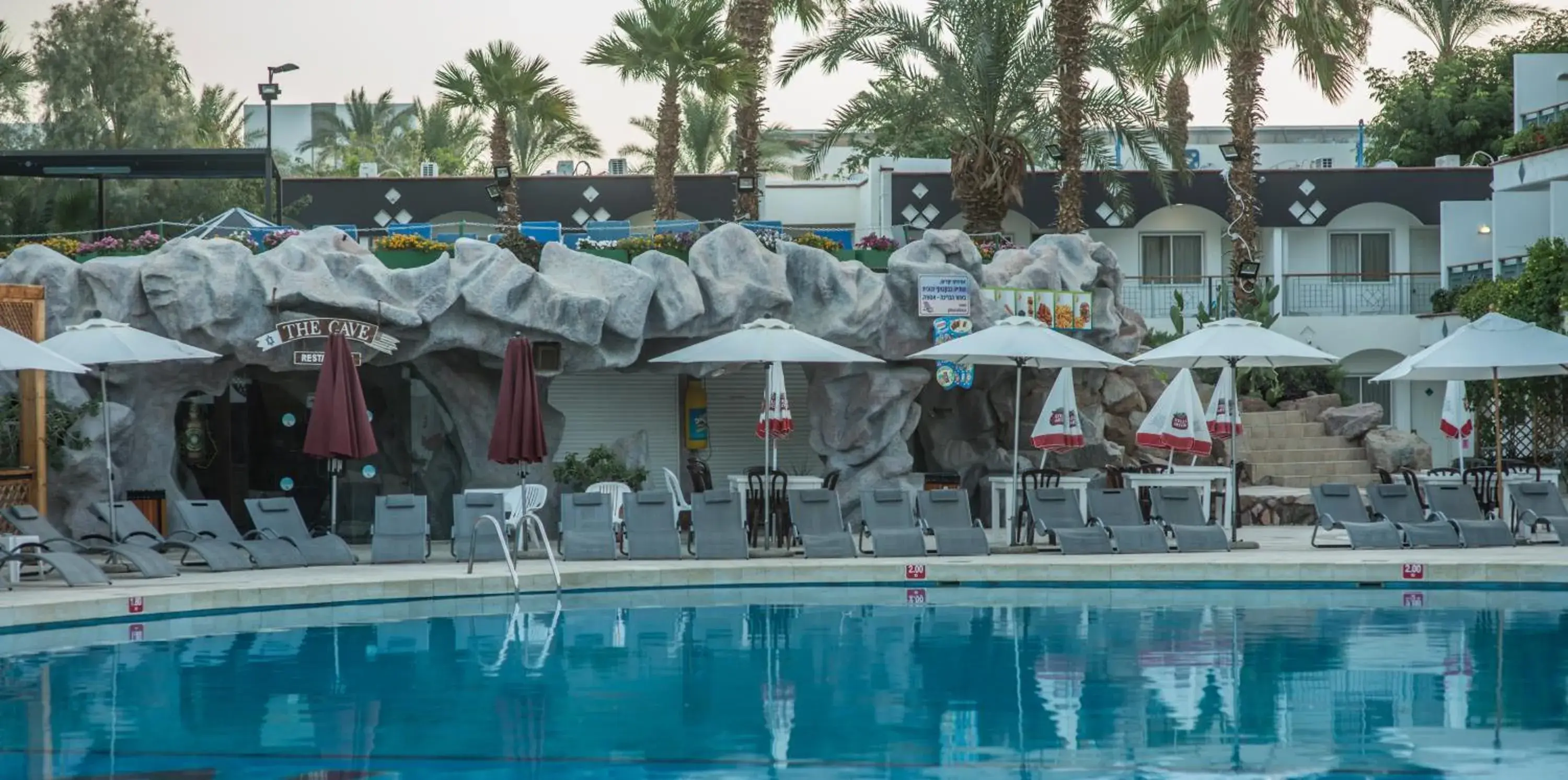 Restaurant/places to eat, Swimming Pool in Americana Eilat Hotel