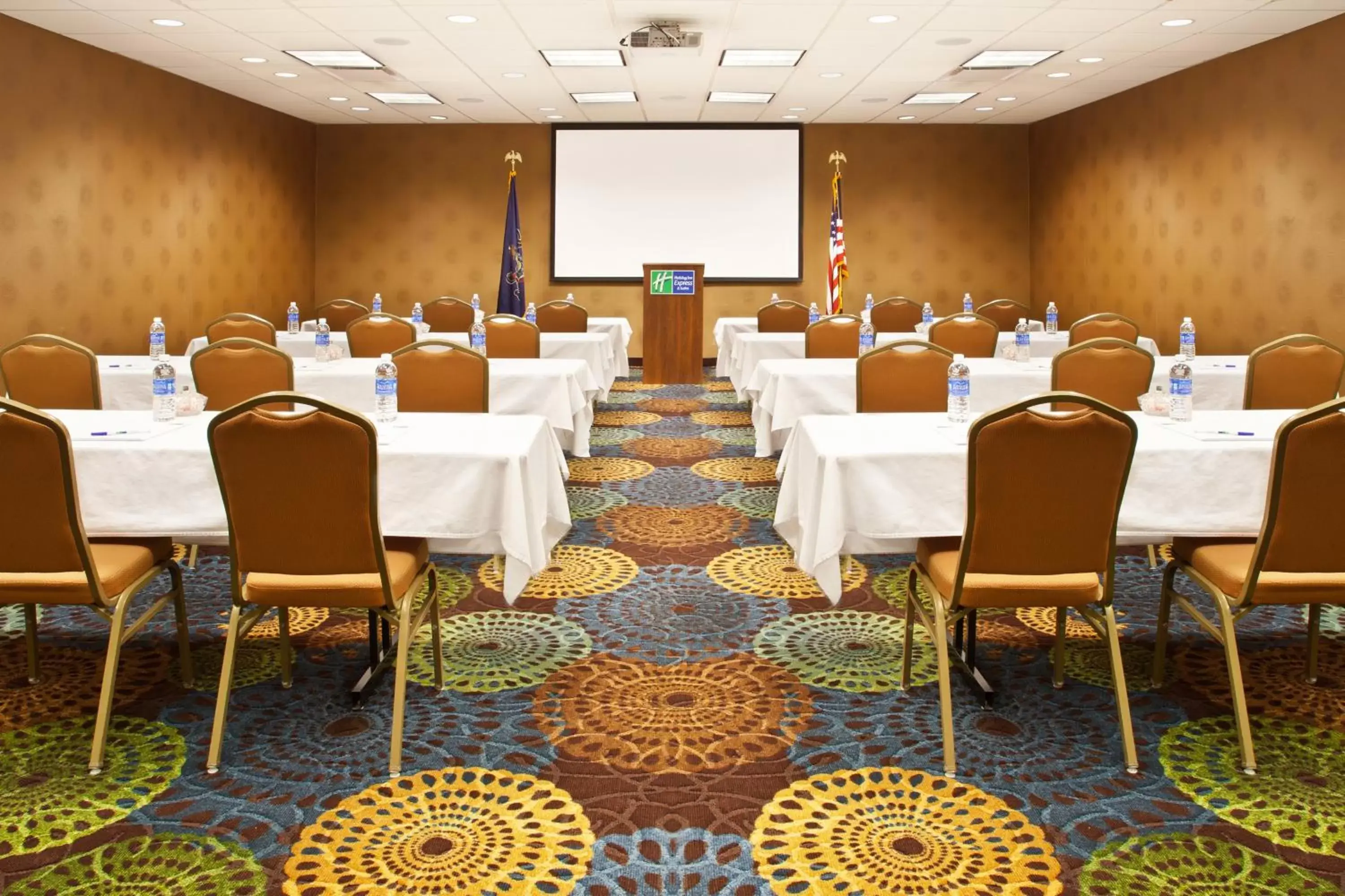 Meeting/conference room in Holiday Inn Express Hotel & Suites Pittsburgh Airport, an IHG Hotel