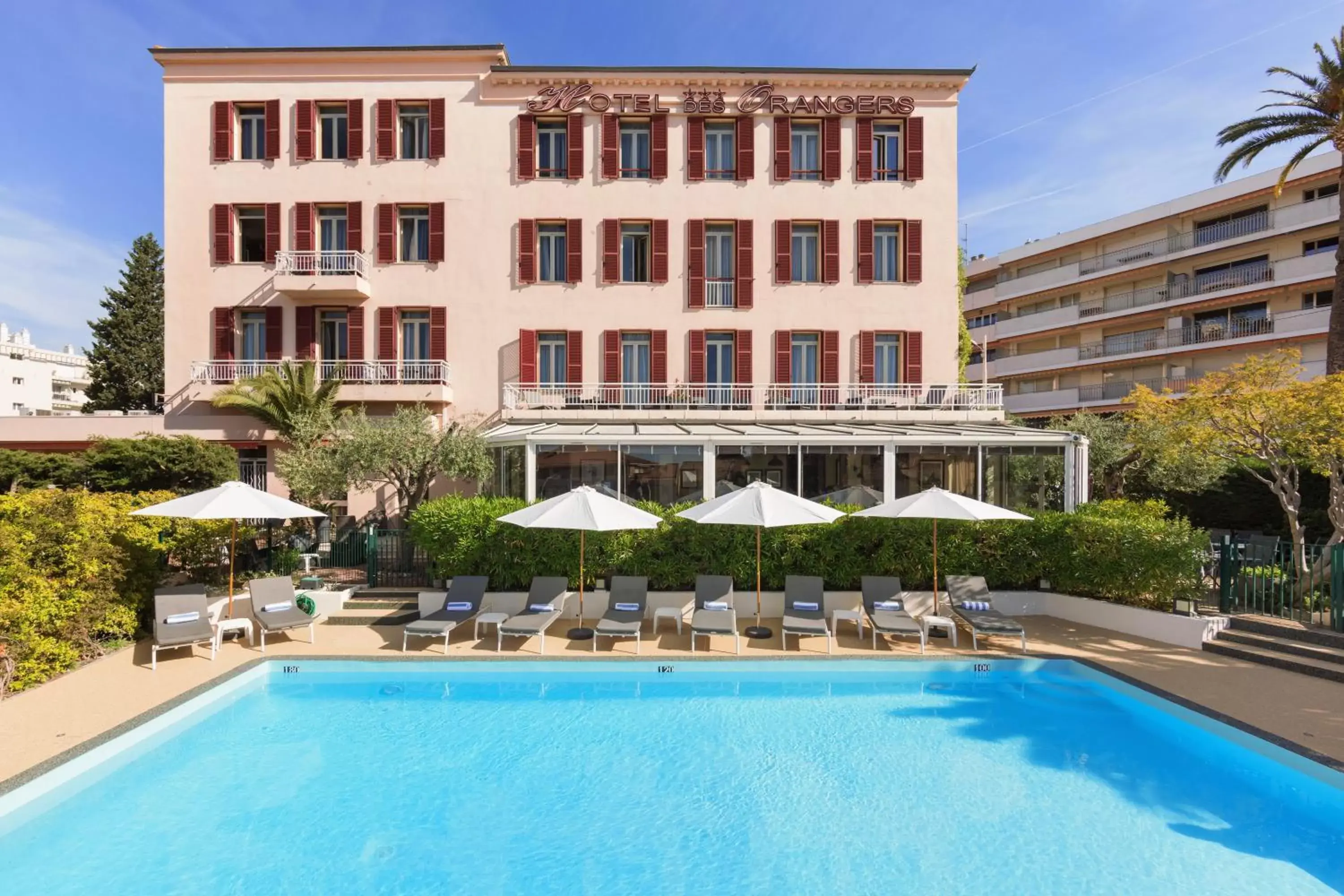 Property building, Swimming Pool in The Originals Boutique, Hôtel des Orangers, Cannes (Inter-Hotel)
