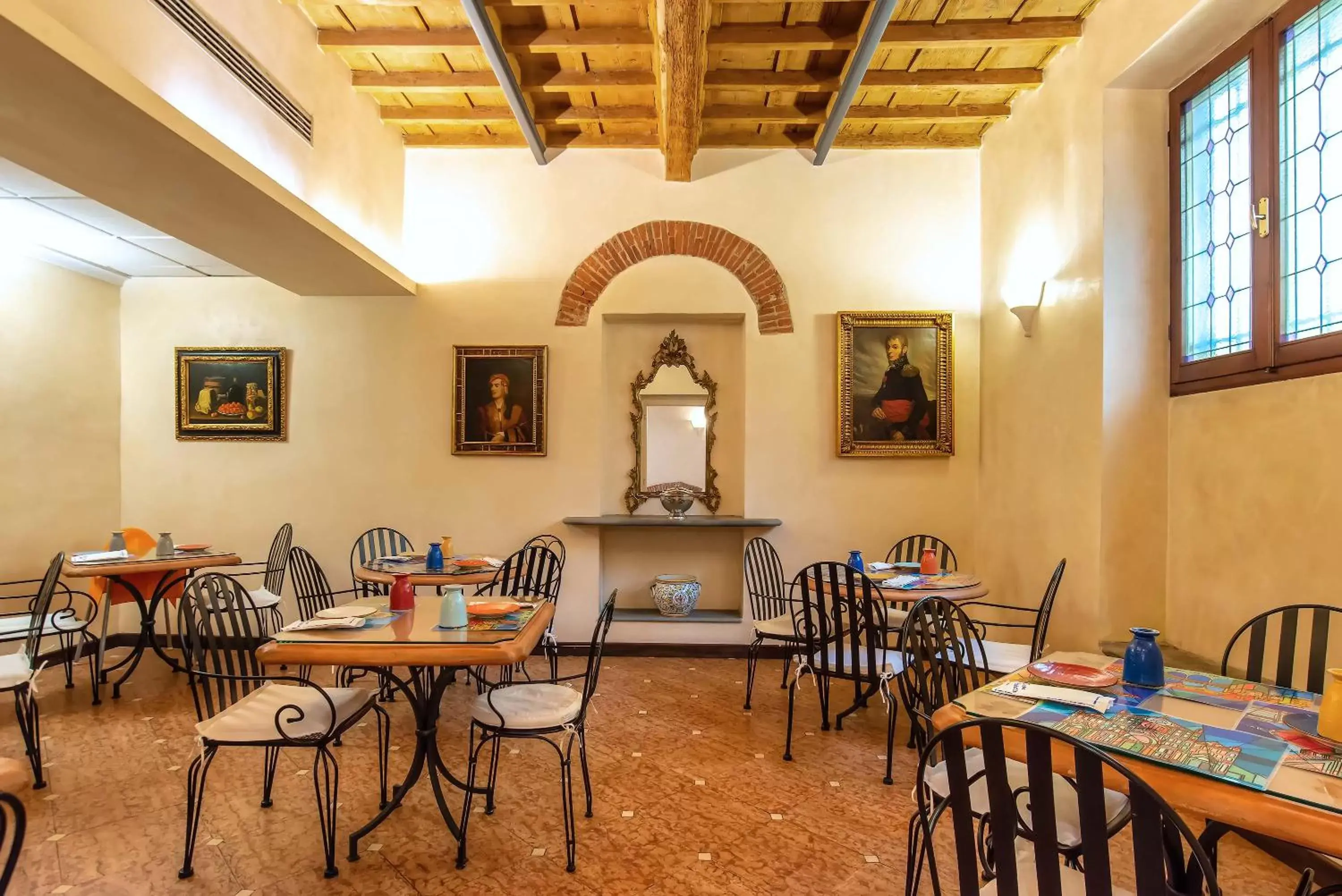 Restaurant/Places to Eat in Hotel Porta Faenza