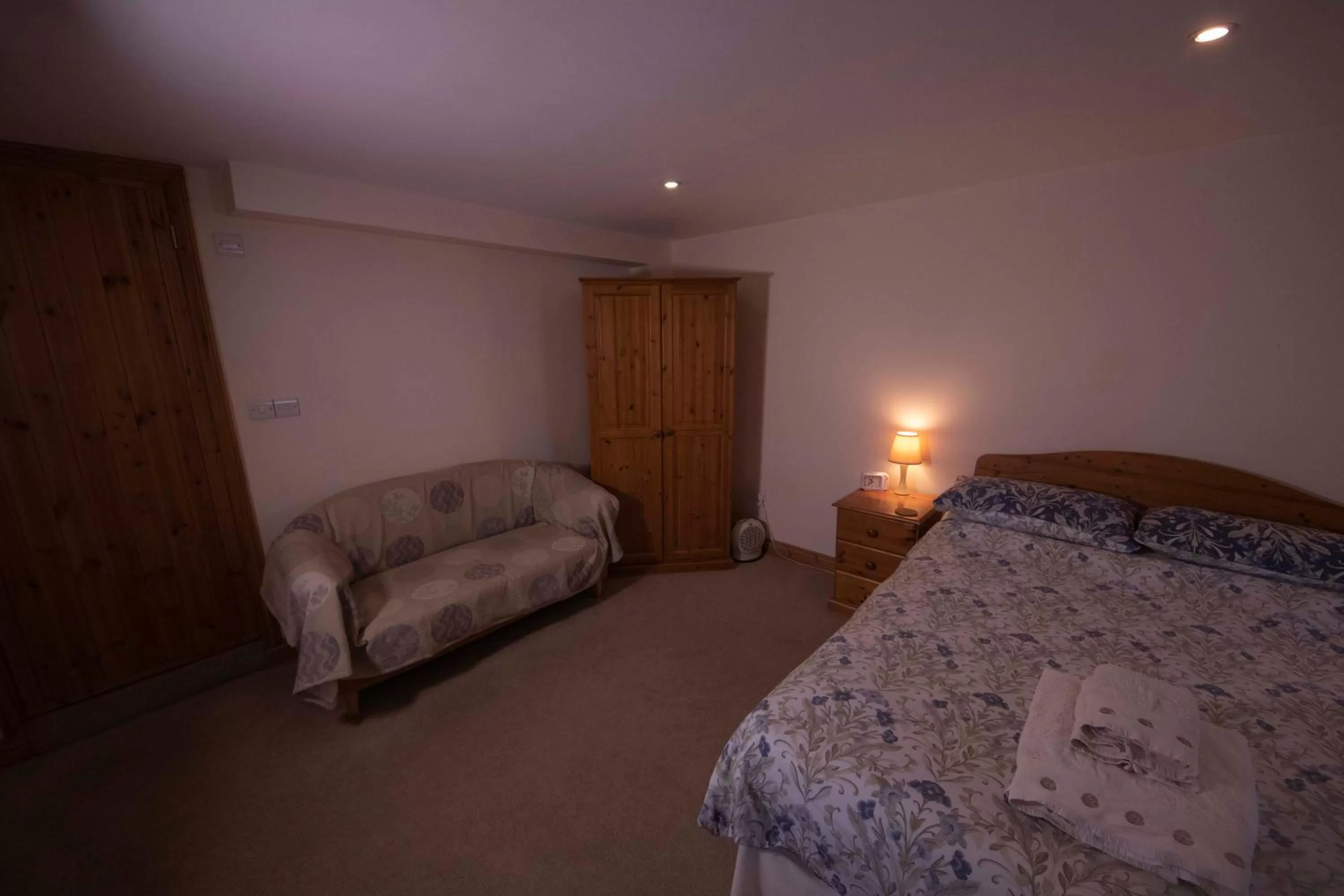 Bedroom, Bed in Polhilsa Farm