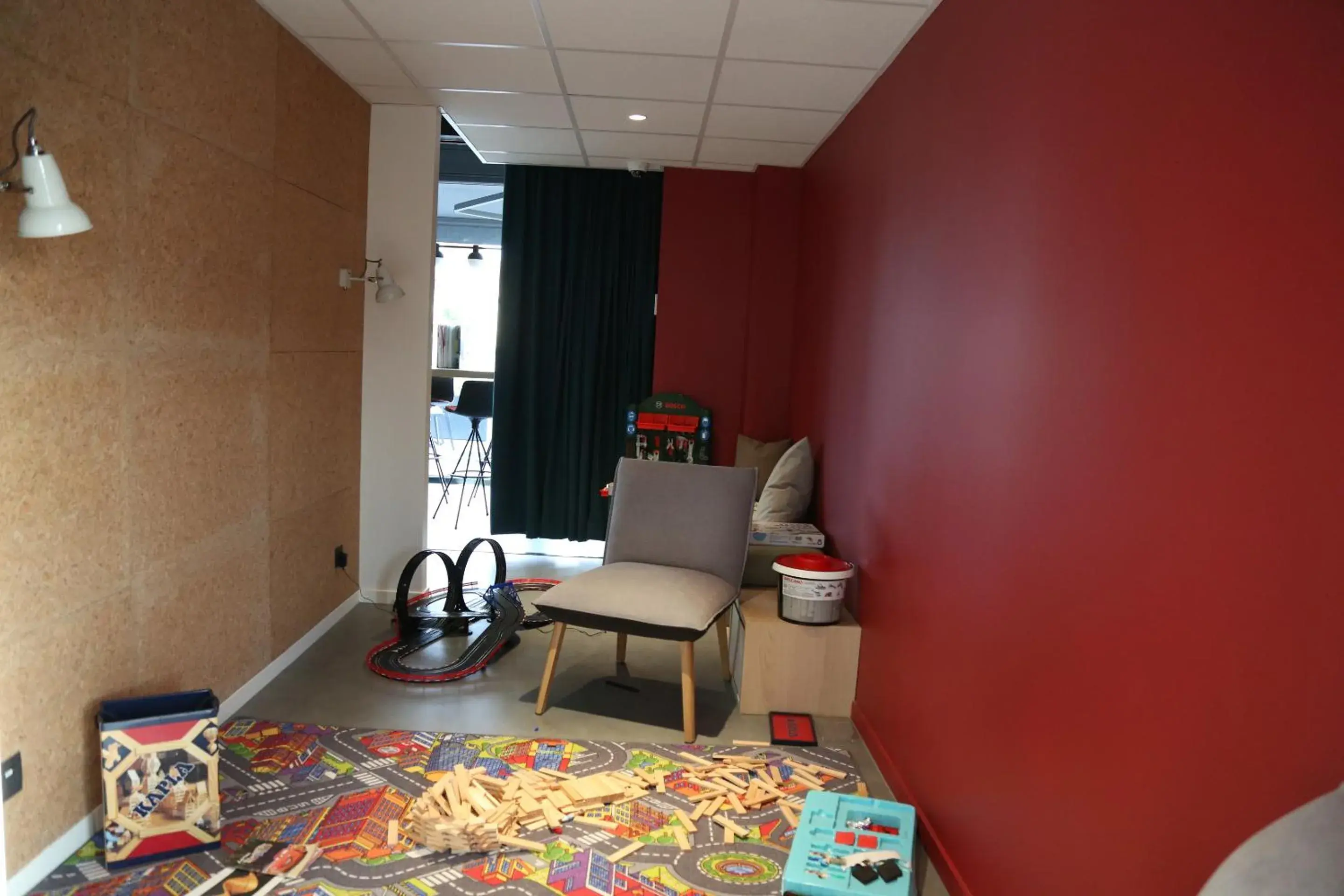 children in ibis Styles Bale-Mulhouse Aeroport