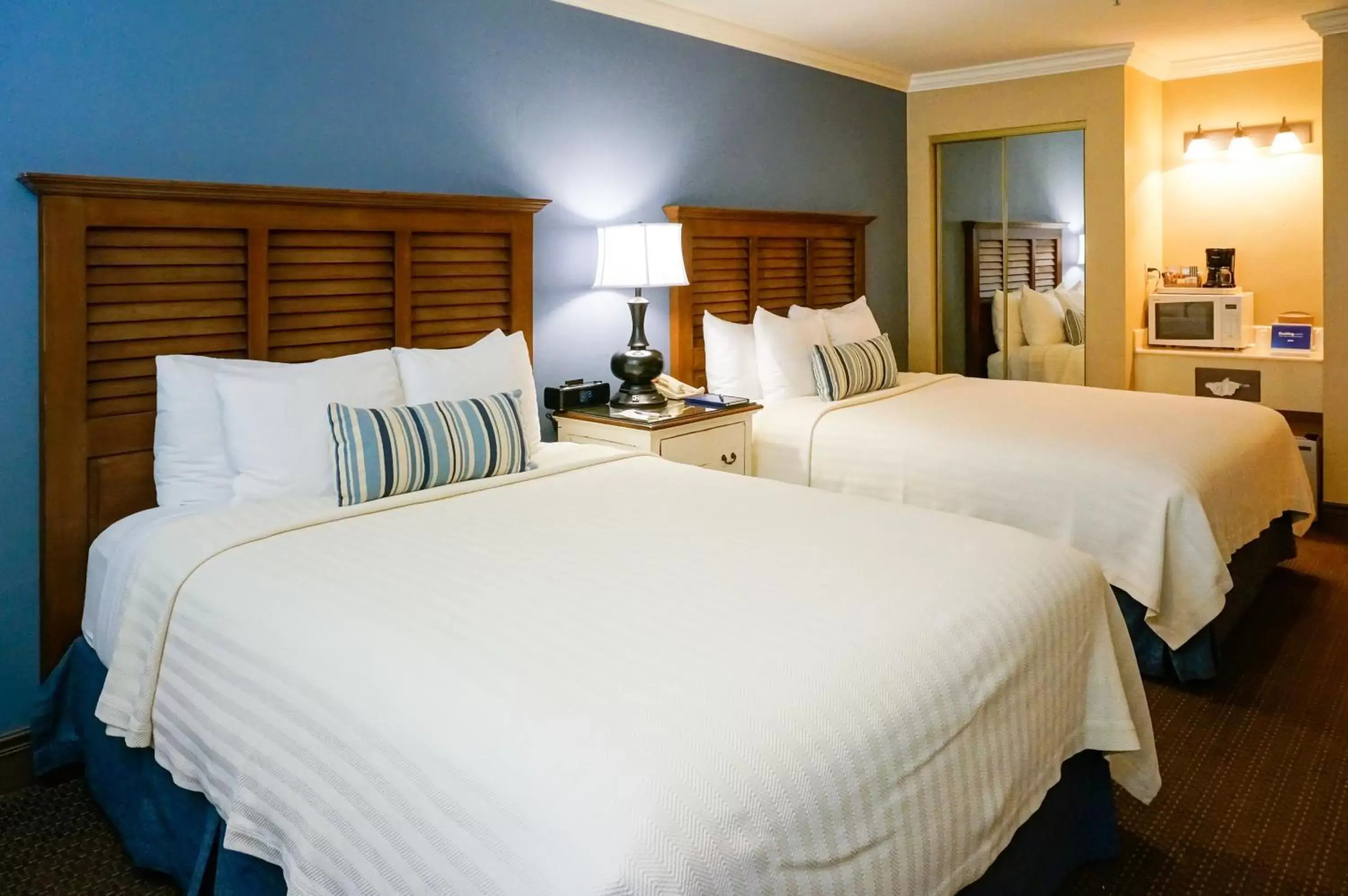 Bed in Sand Pebbles Inn Bed in Sand Pebbles Inn