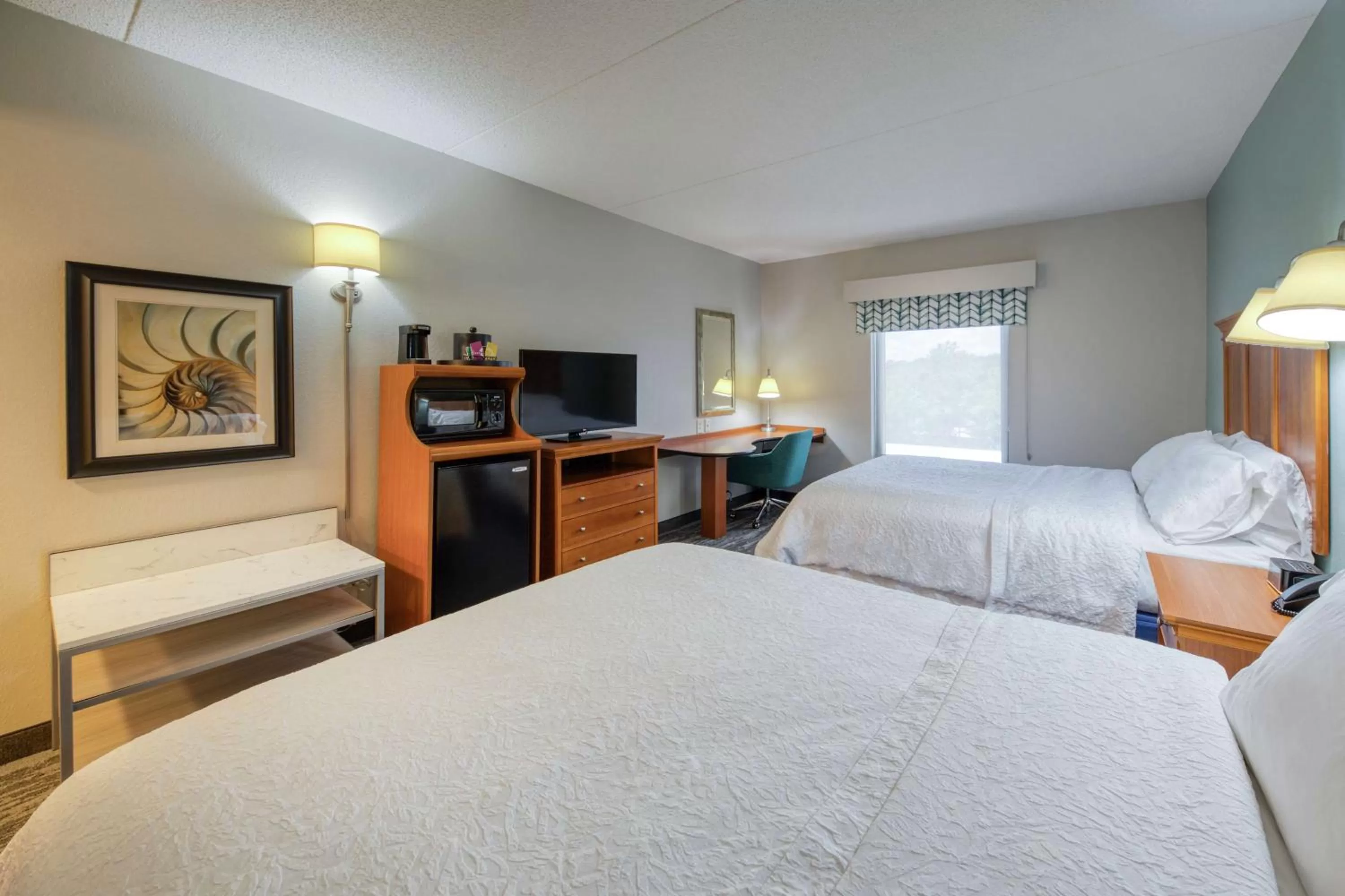 Bedroom, Bed in Hampton Inn Wilmington University Area