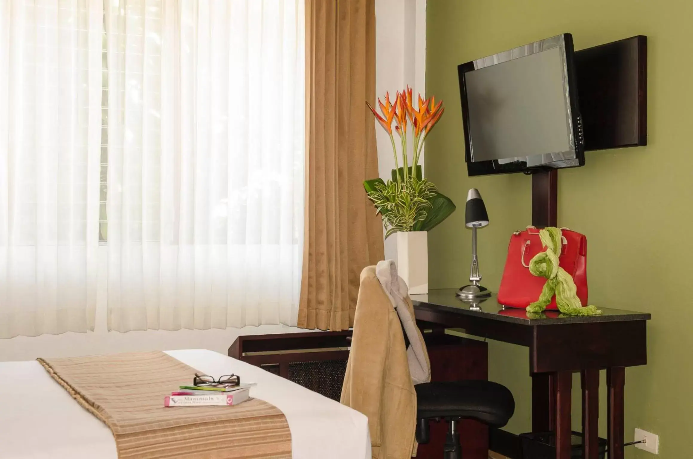 Bedroom, TV/Entertainment Center in La Sabana Hotel Suites Apartments