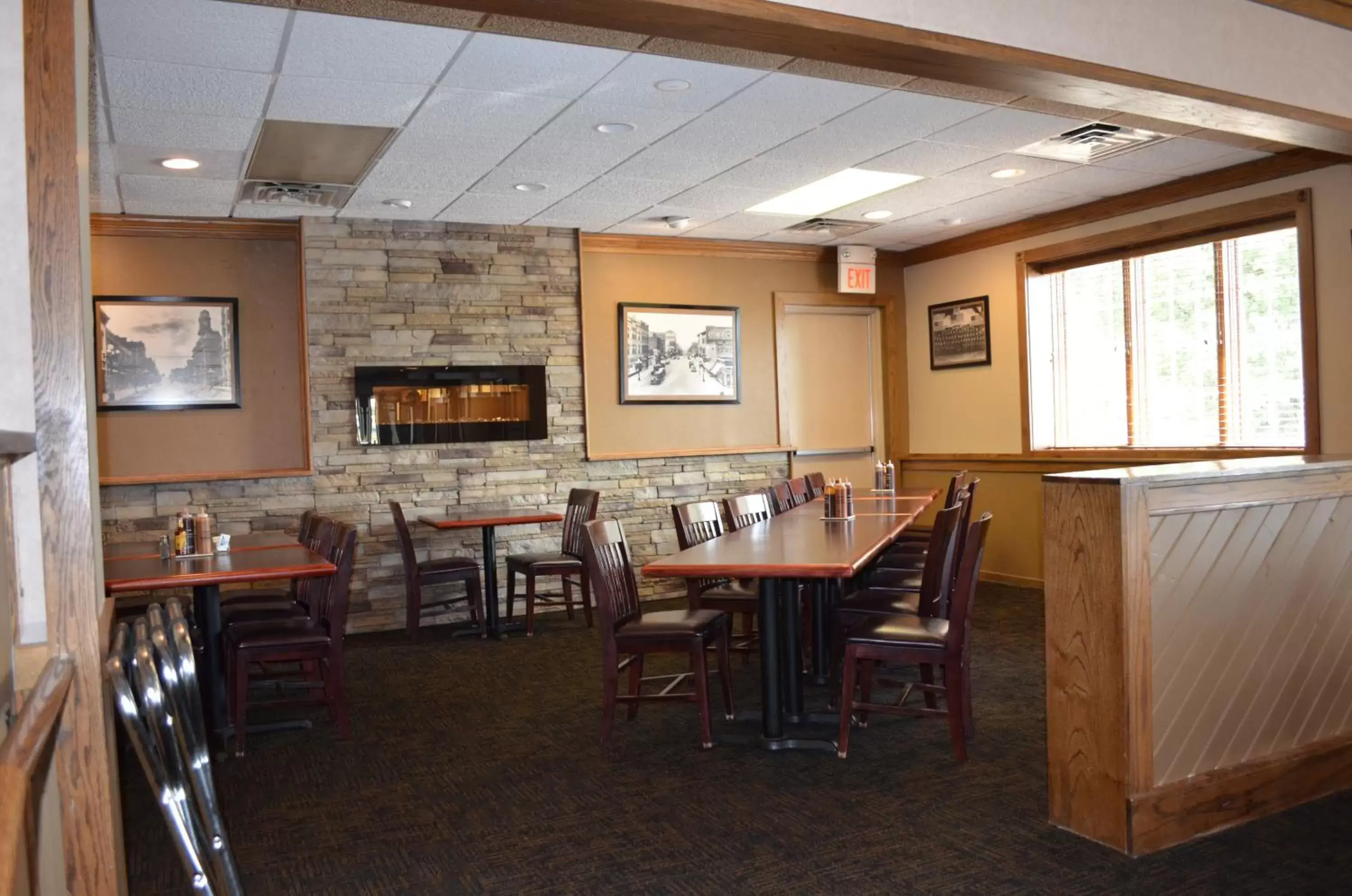 Restaurant/places to eat in Best Western Starlite Village