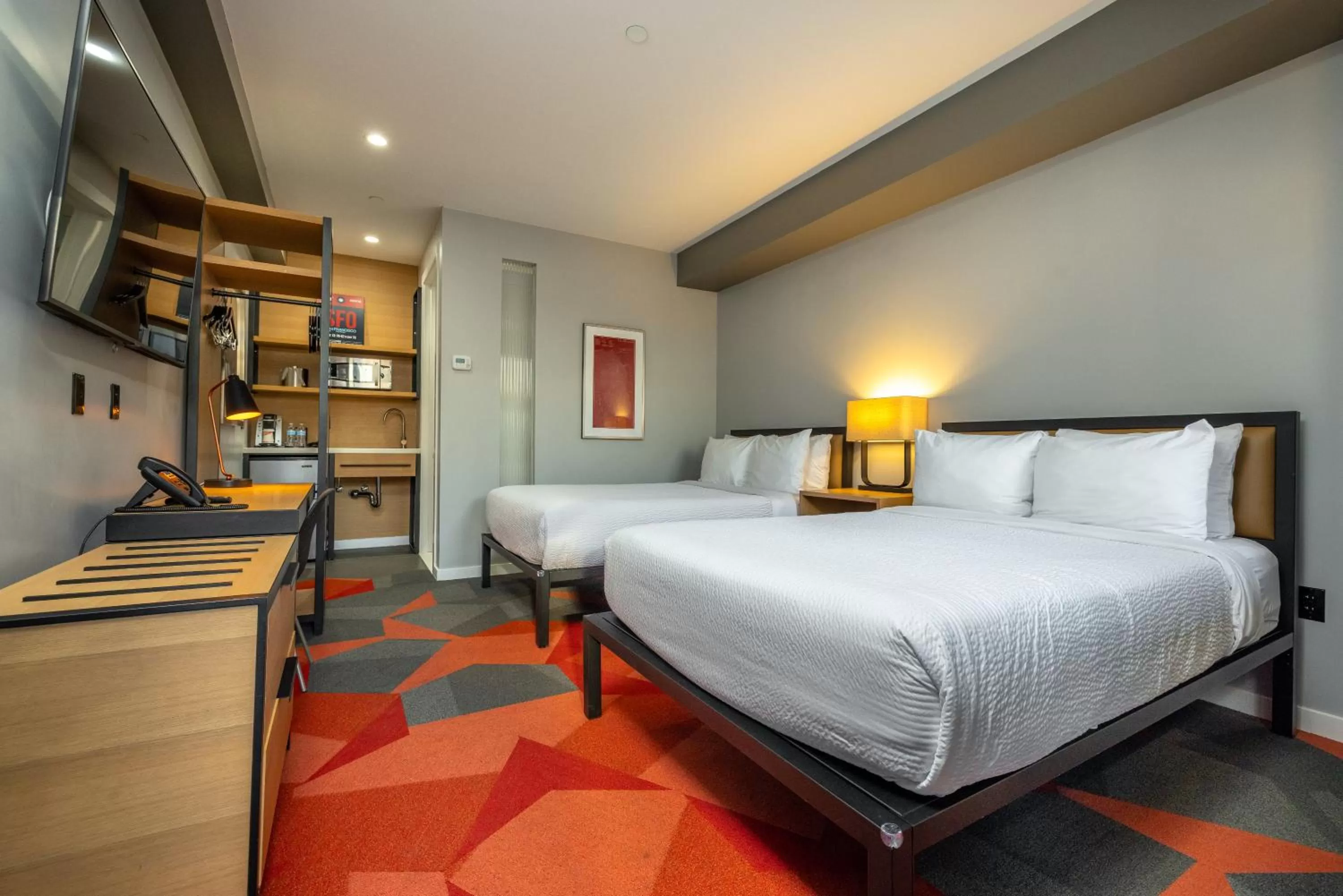 Bedroom, Bed in Infinity Hotel San Francisco, Tapestry Collection by Hilton