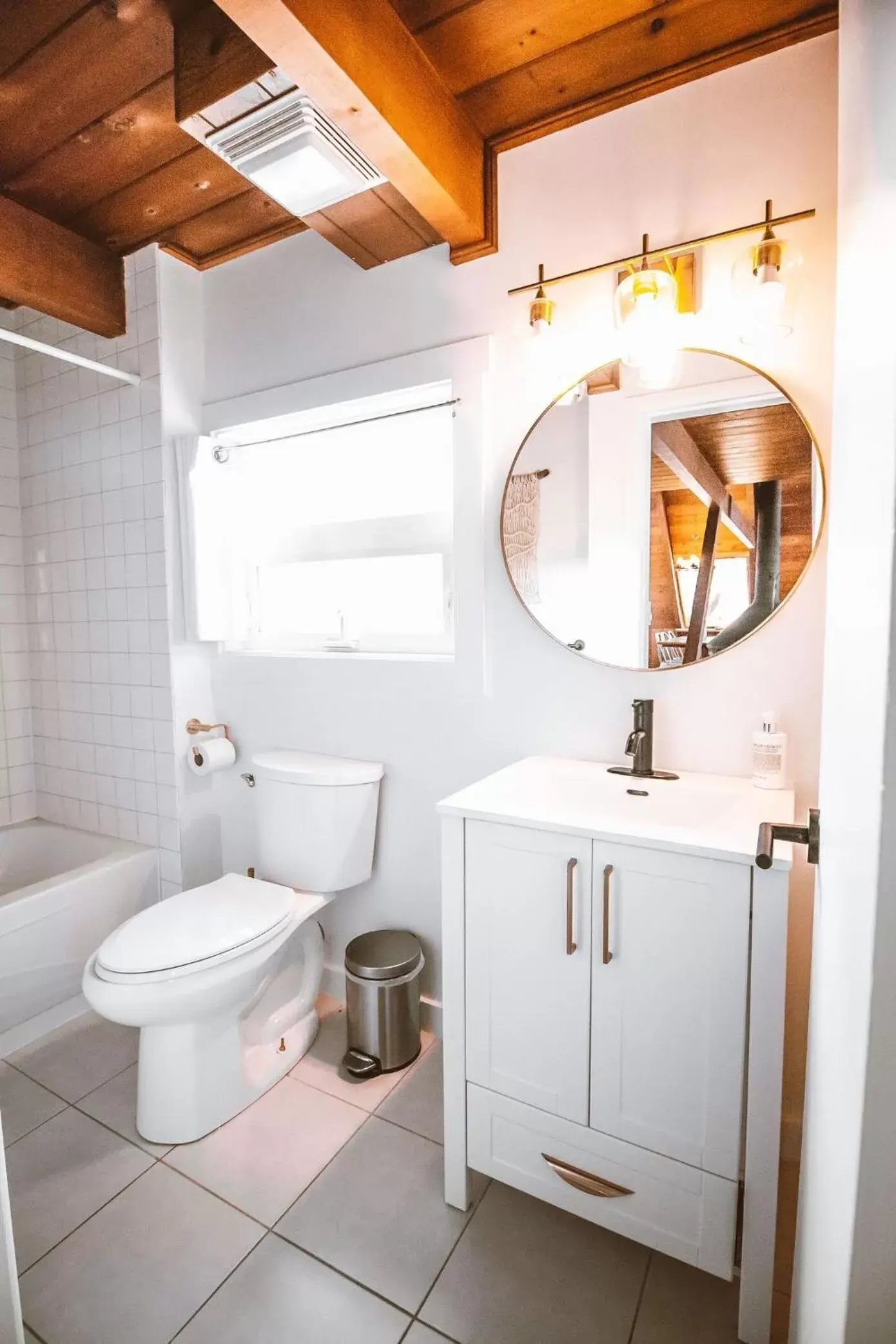 Bathroom in The Shoreline Tofino