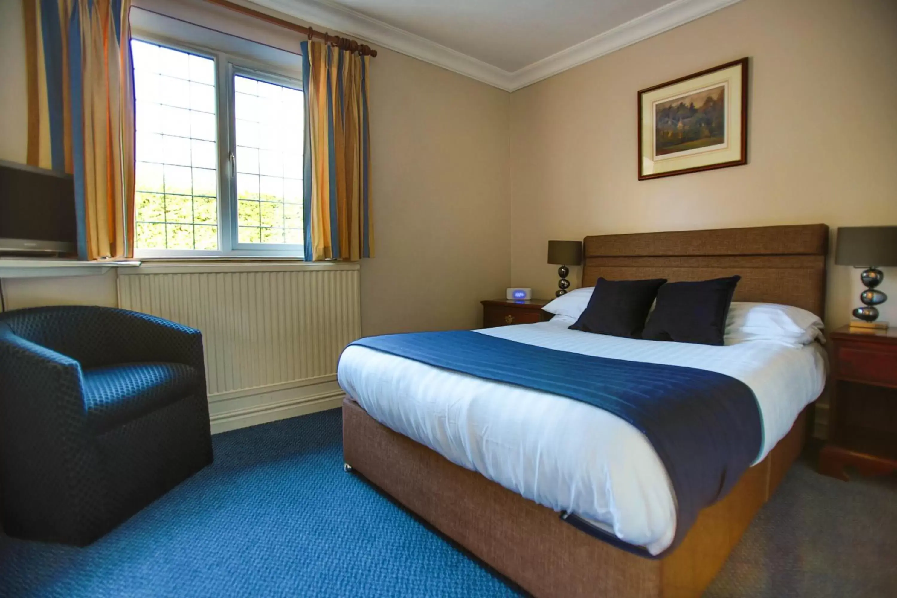 Photo of the whole room, Bed in Best Western Plus Oaklands Hotel