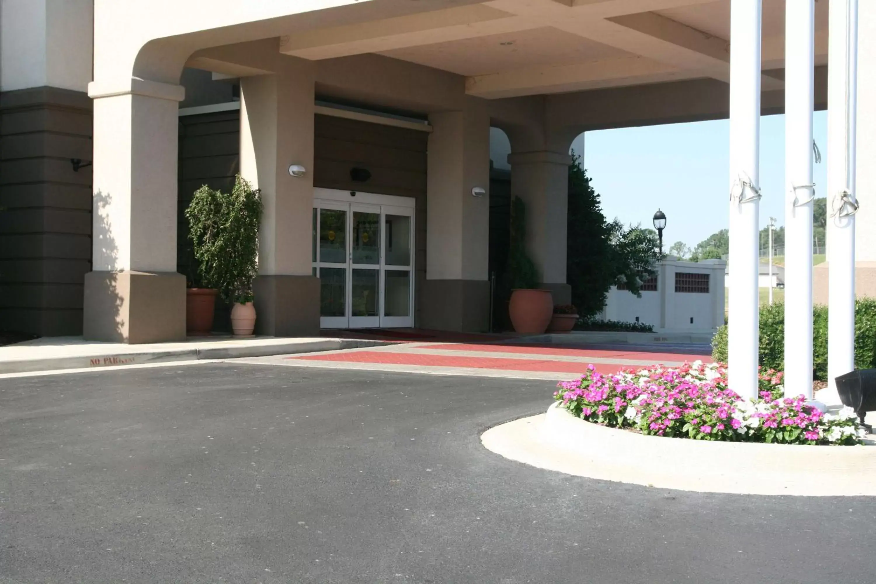 Property building in Hampton Inn Guntersville