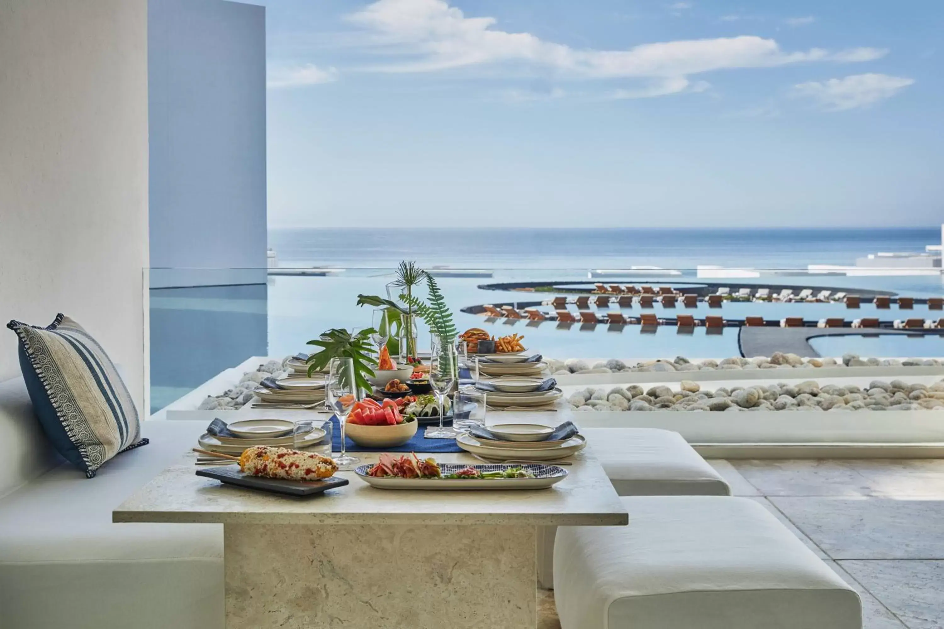 Dining area in Viceroy Los Cabos