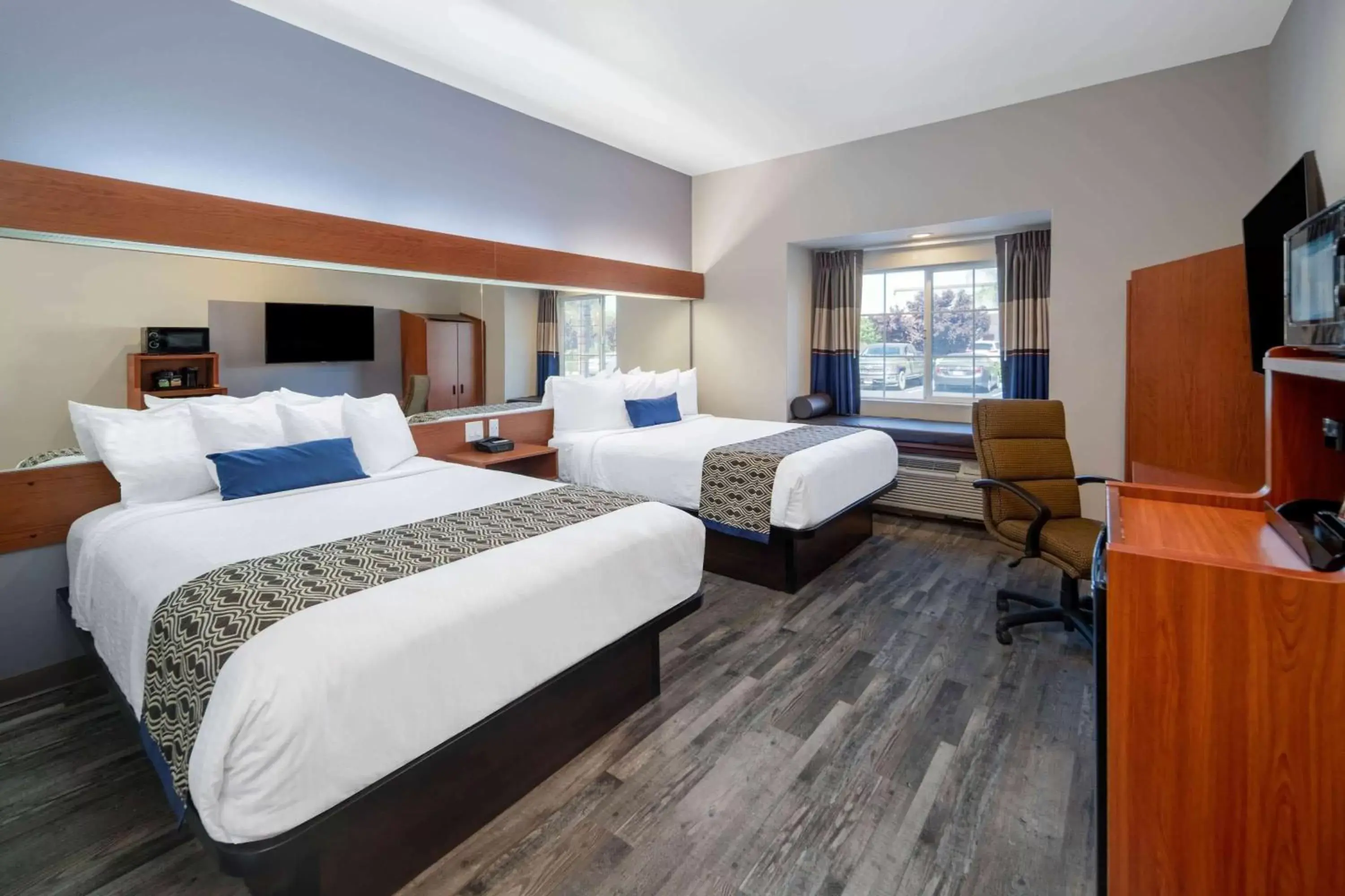 Photo of the whole room, Bed in Microtel Inn & Suites by Wyndham Tracy