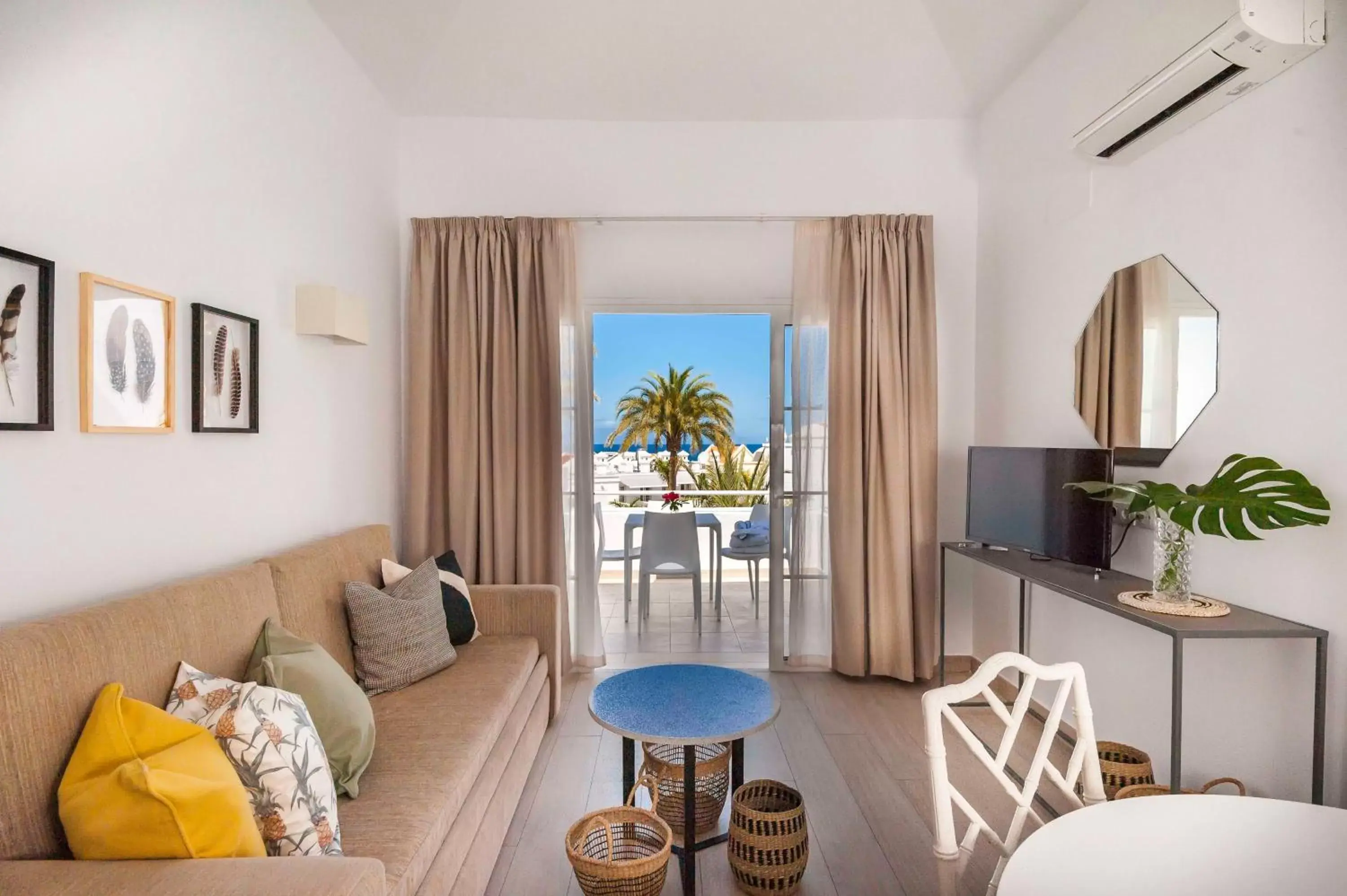 Living room, Seating Area in Lagos de Fañabé Beach Resort