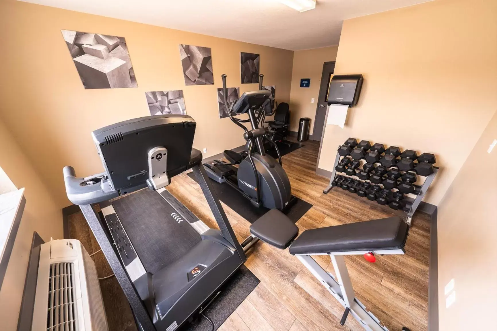 Fitness centre/facilities, Fitness Center/Facilities in Cobblestone Inn & Suites - Trenton