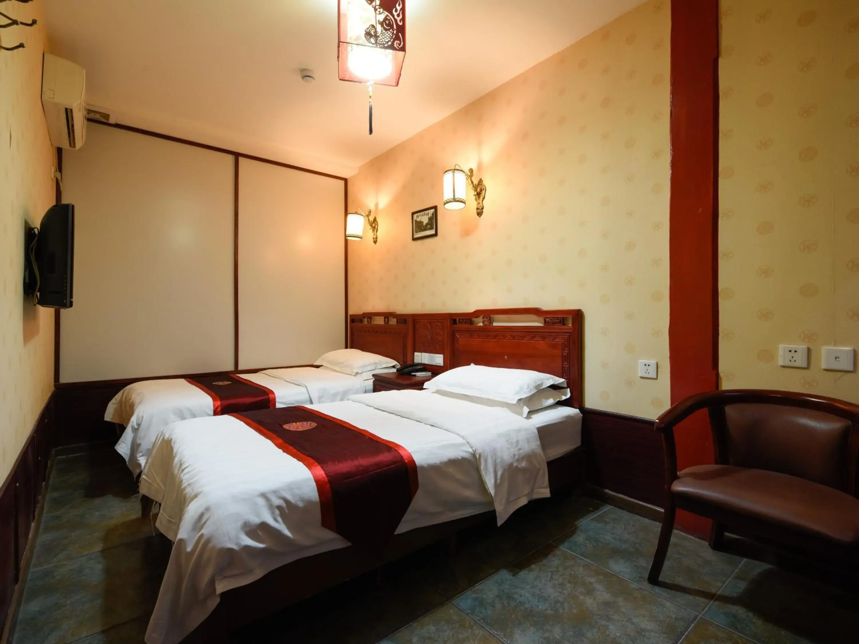 bunk bed, Bed in Qianmen Courtyard Hotel