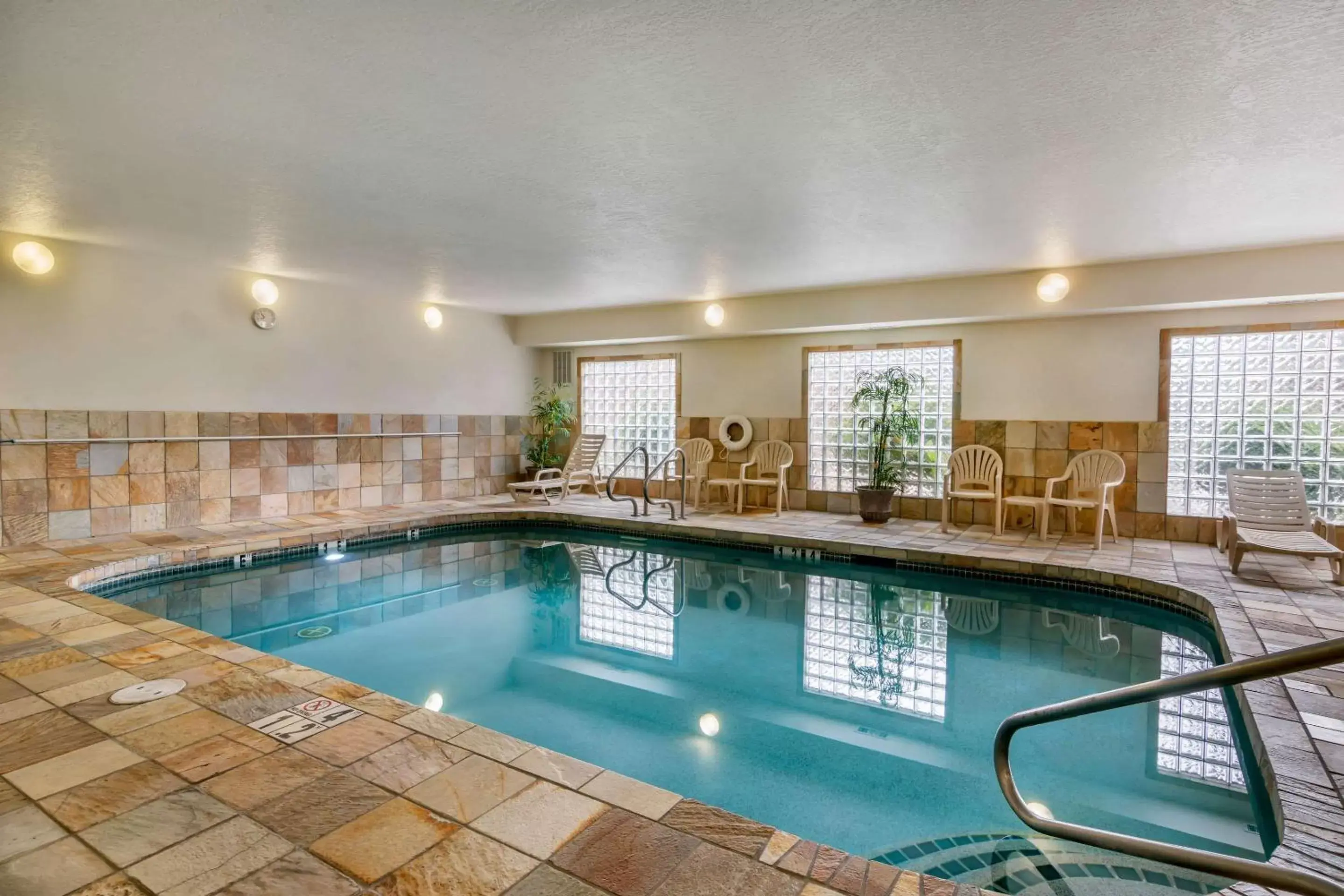 Swimming Pool in Clarion Pointe Medford