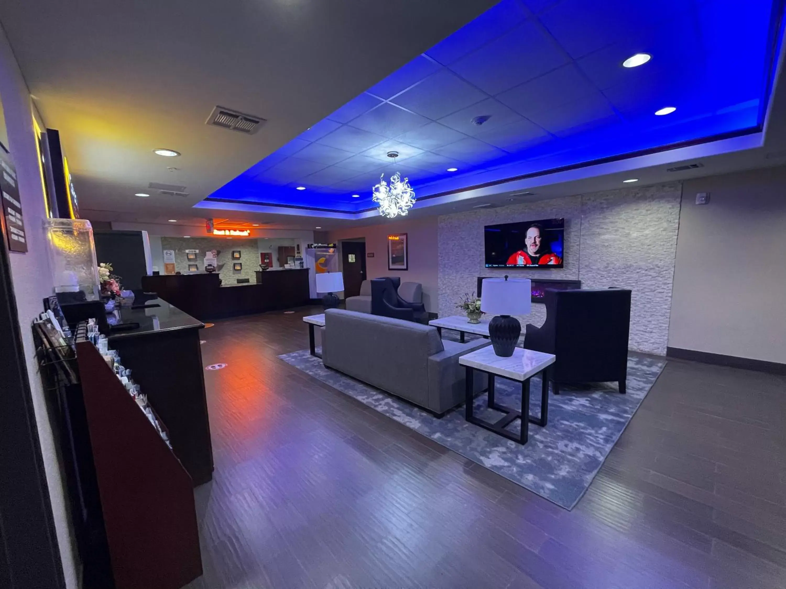 Communal lounge/ TV room in Comfort Inn Orange