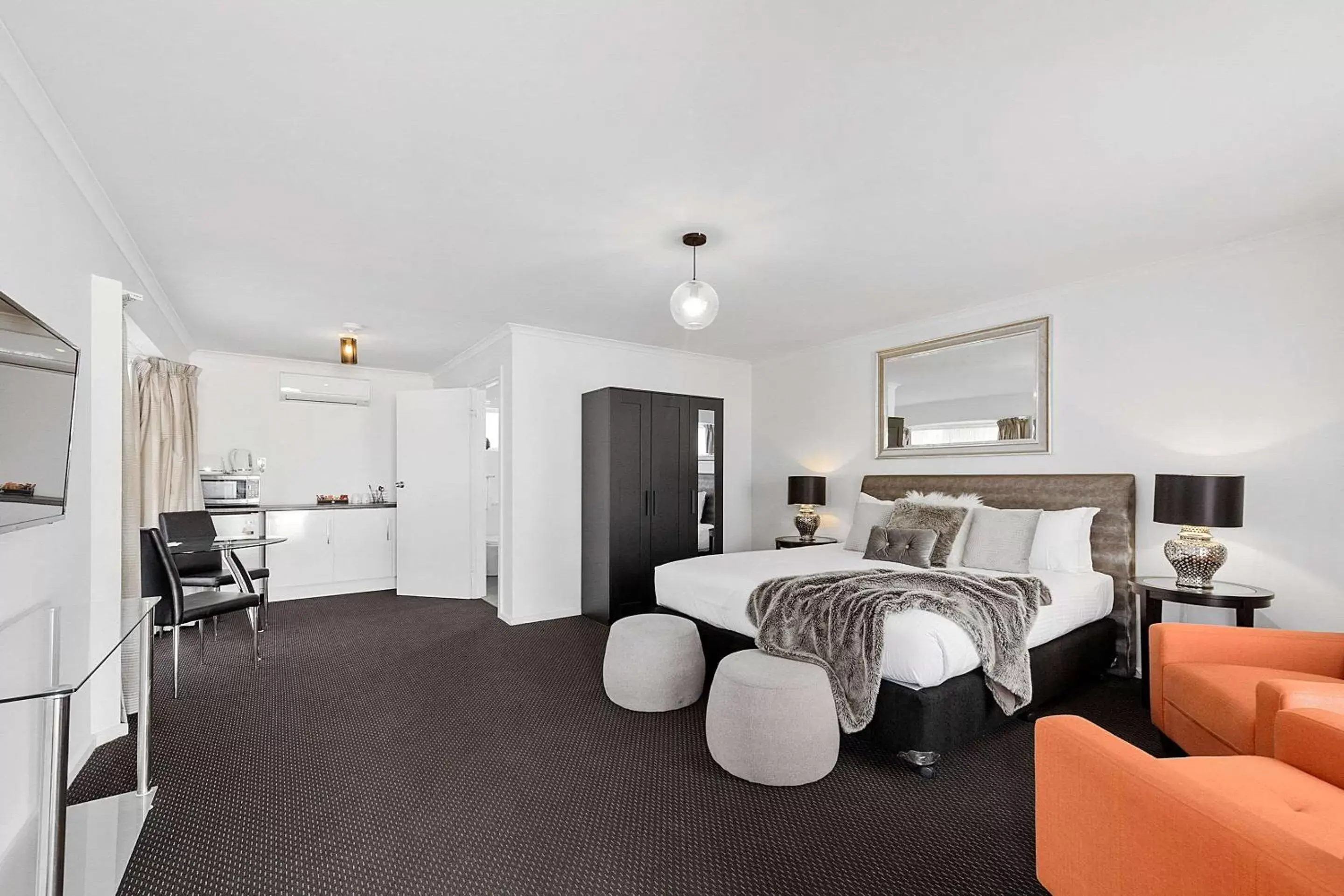 Bedroom in Comfort Inn Flinders on Main