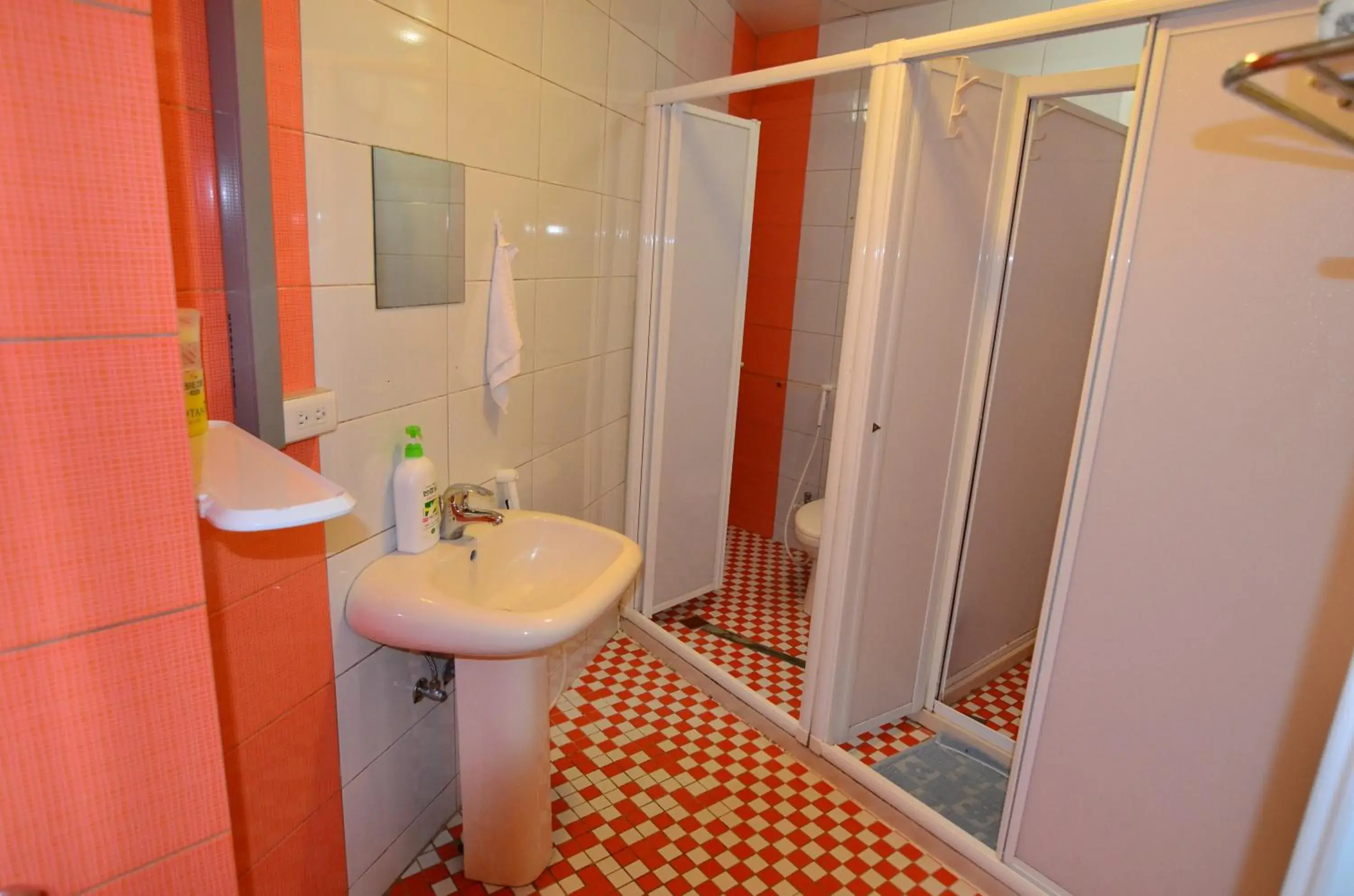 Bathroom in On My Way Jiufen Youth Hostel