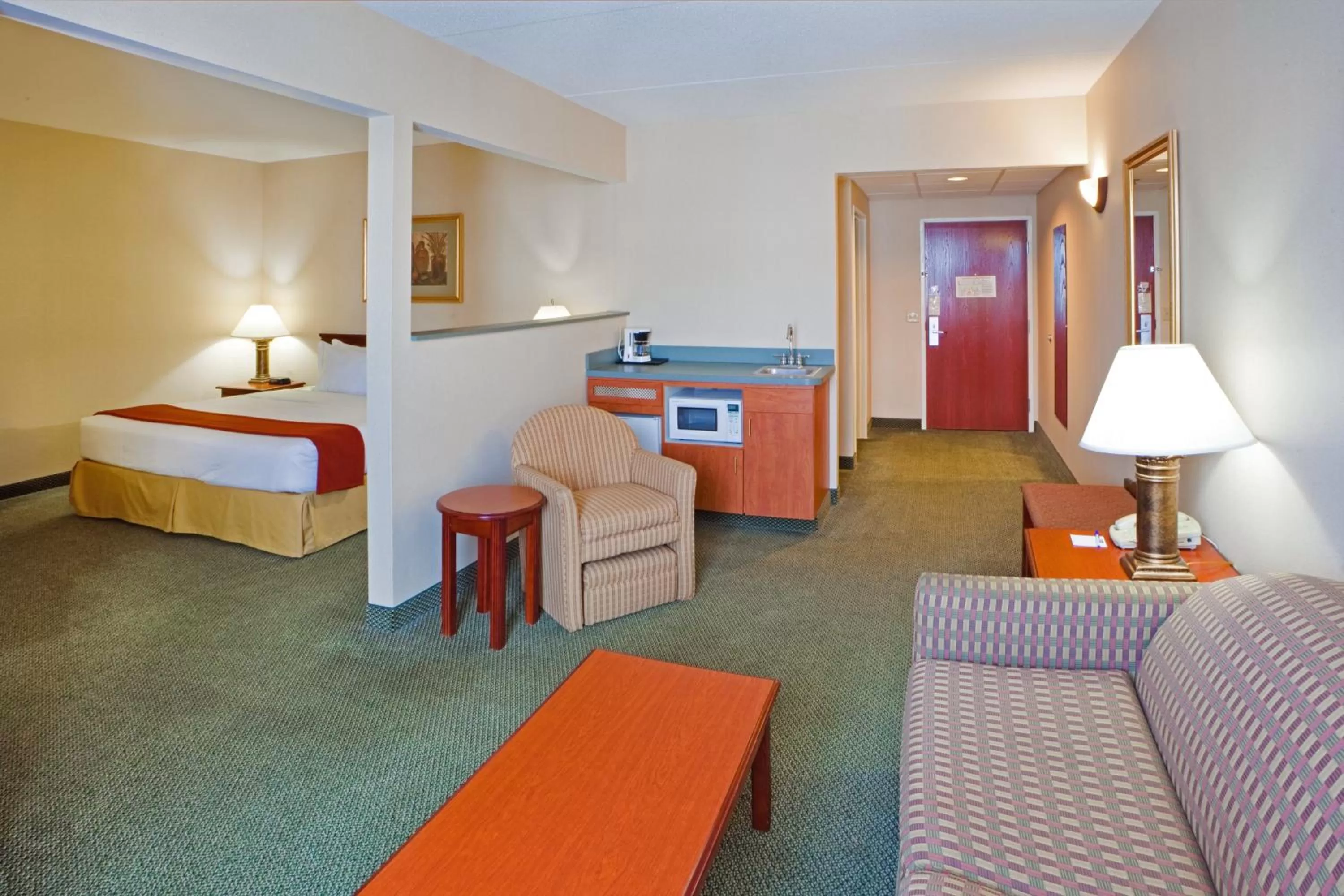 Photo of the whole room, Bed in Holiday Inn Express Hanover by IHG