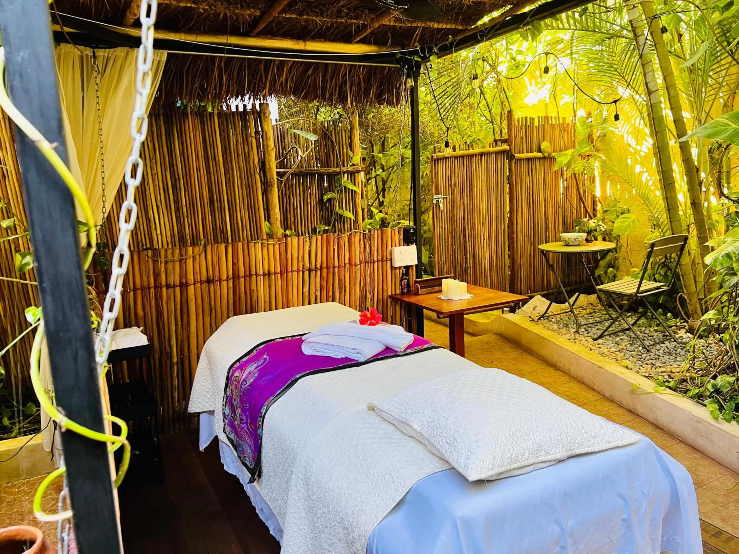 Massage, Bed in Hacienda Boutique B&B and Spa Solo Adultos