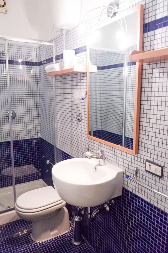 Shower in Hotel Letizia