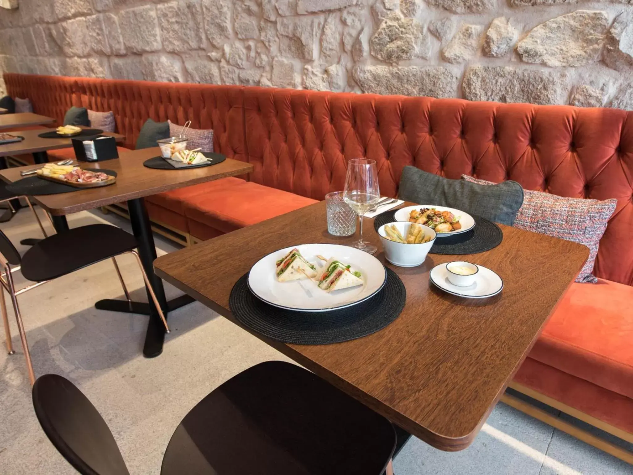 Lounge or bar, Restaurant/Places to Eat in Hotel Carris Porto Ribeira