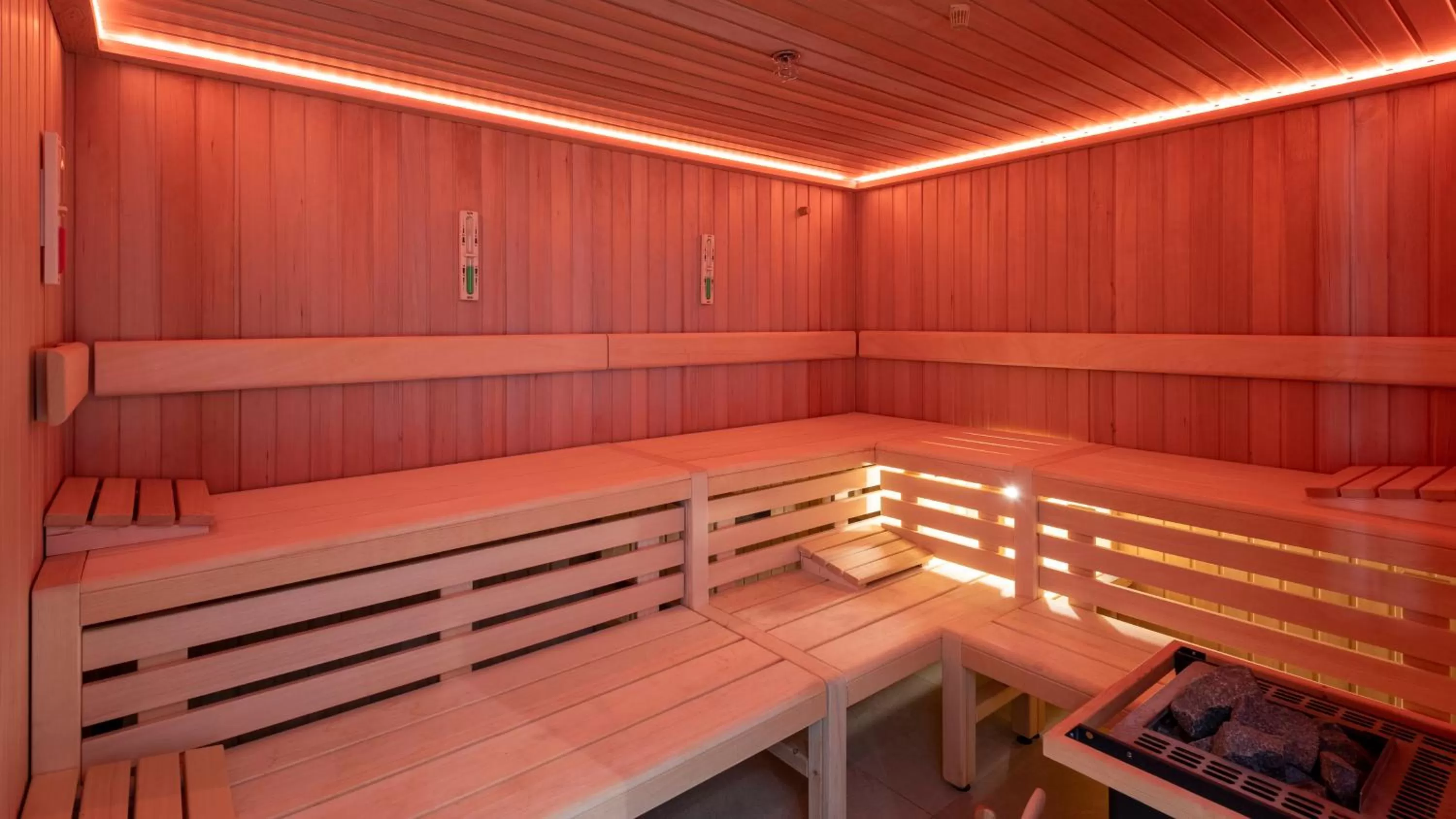 Fitness centre/facilities in Holiday Inn Munich City Centre by IHG