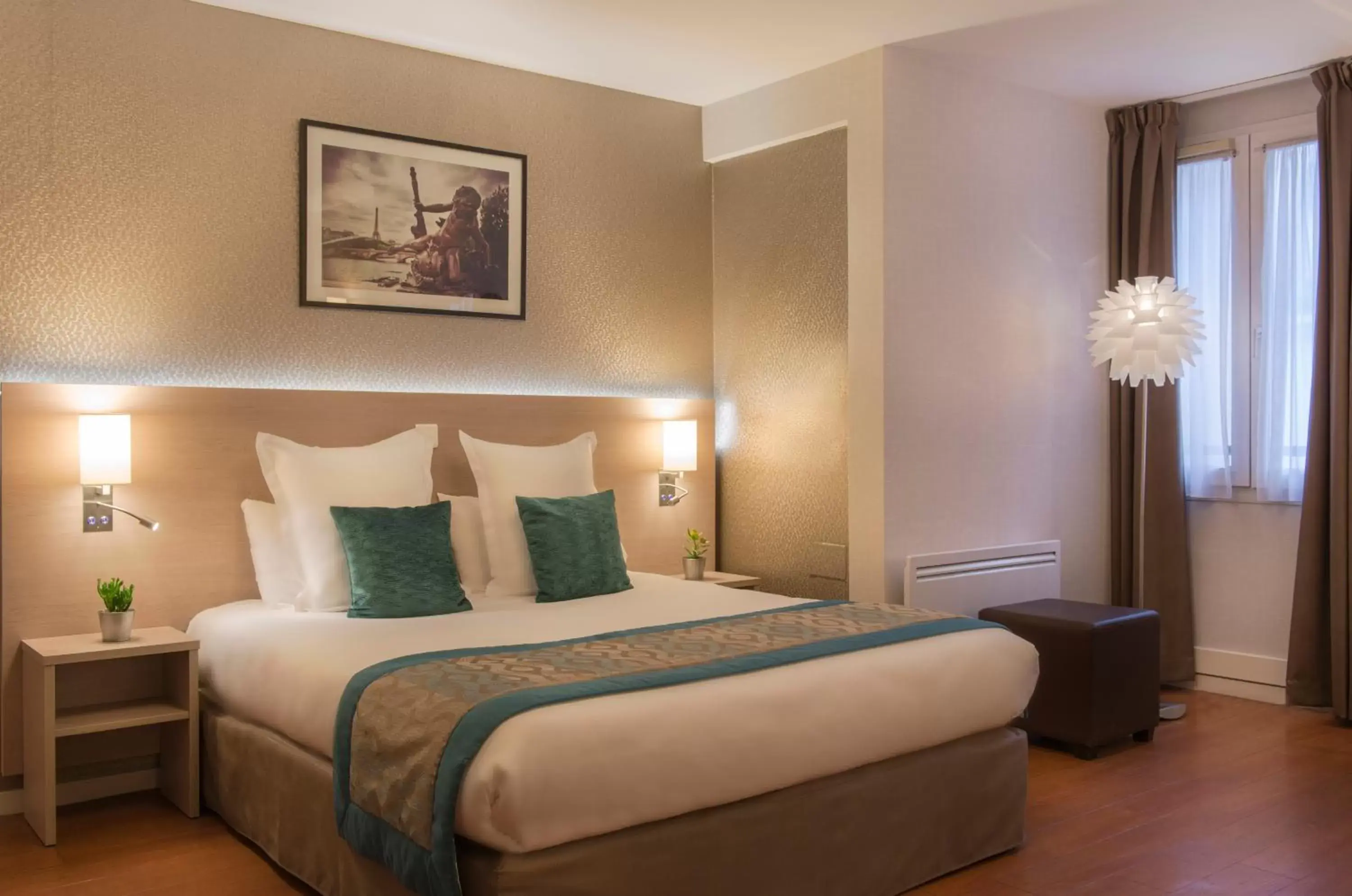 Bed in Classics Hotel Bastille