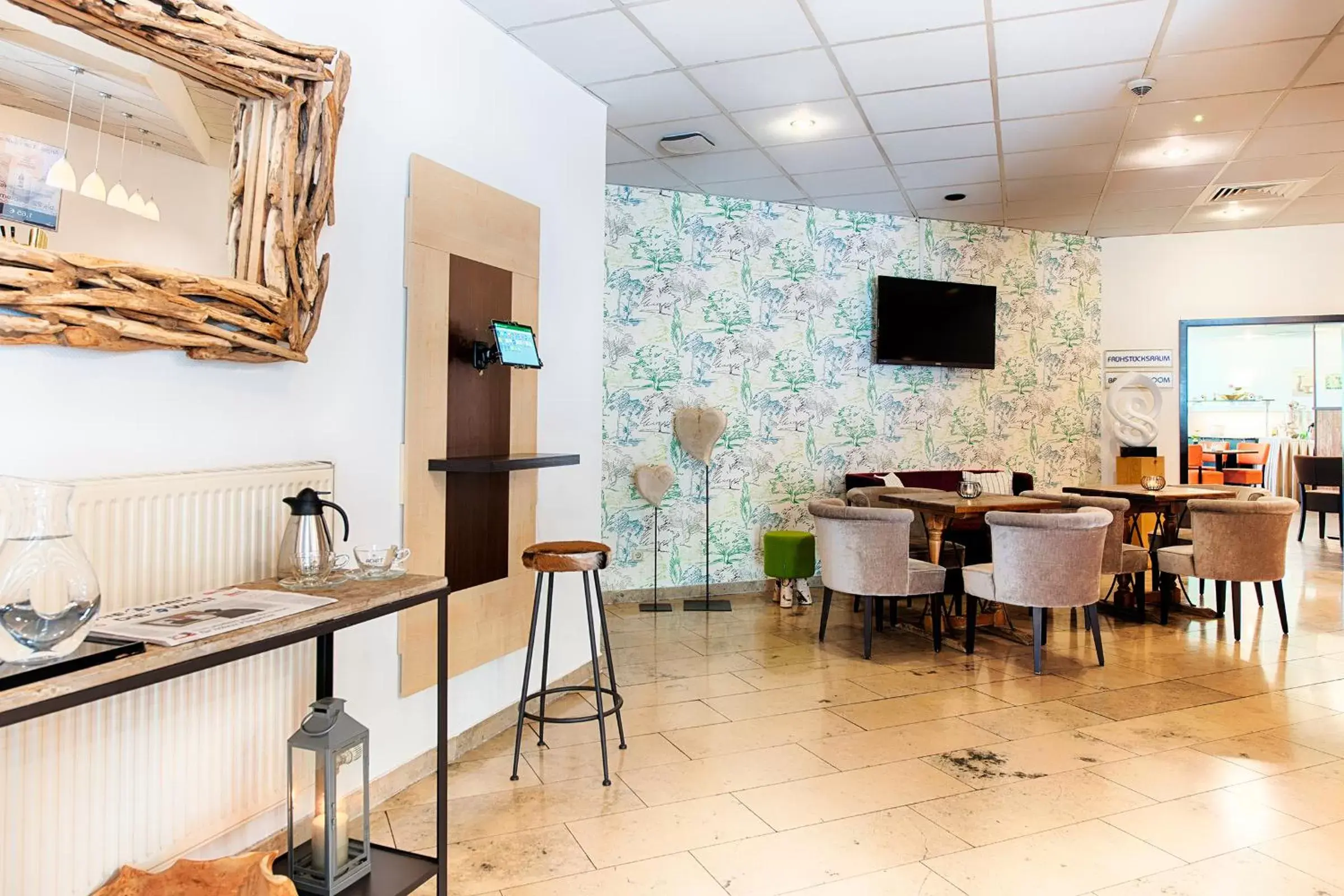 Lounge or bar, Restaurant/Places to Eat in ACHAT Hotel Stuttgart Zuffenhausen