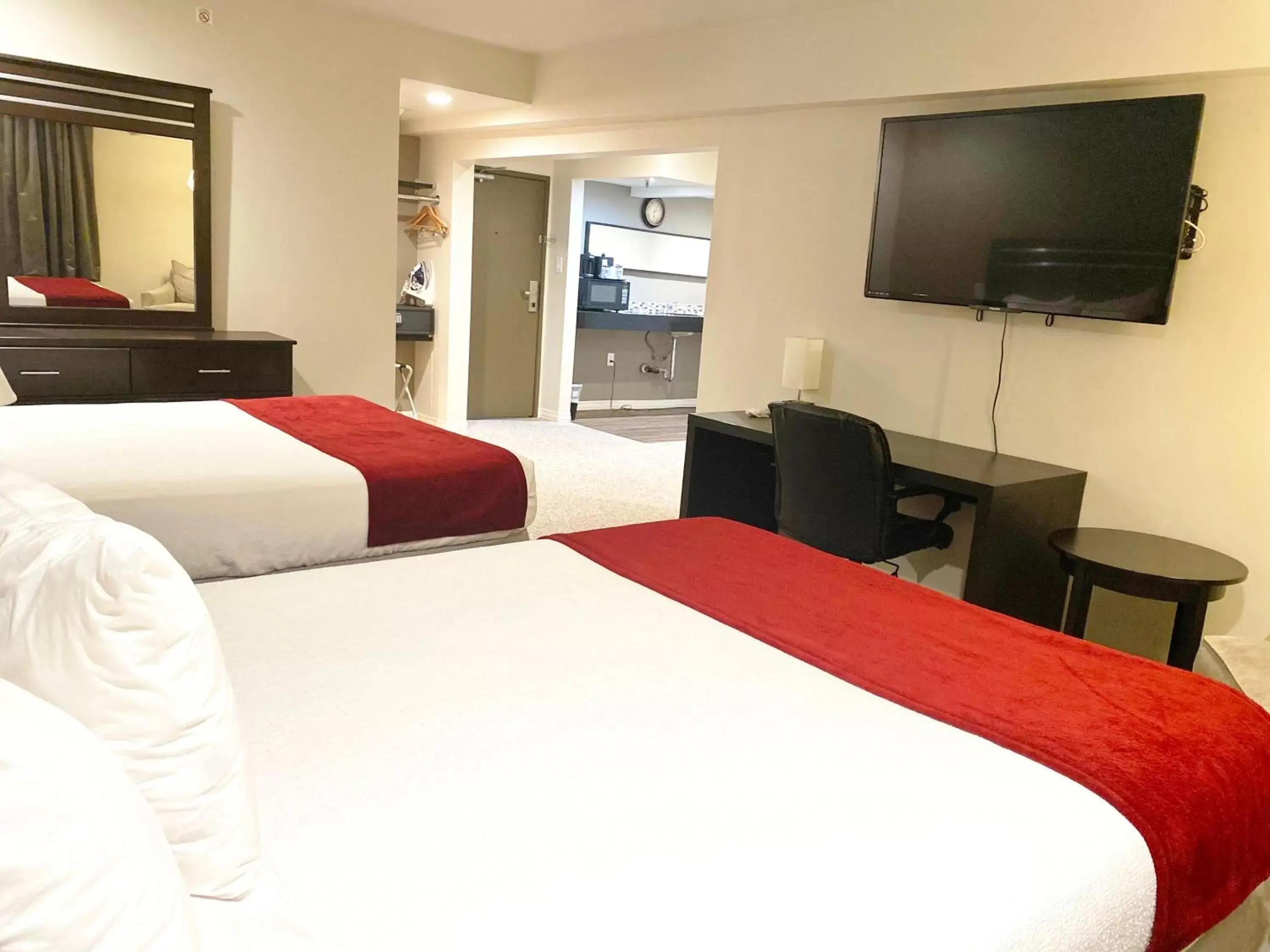 Bed in Redac Gateway Hotel Torrance