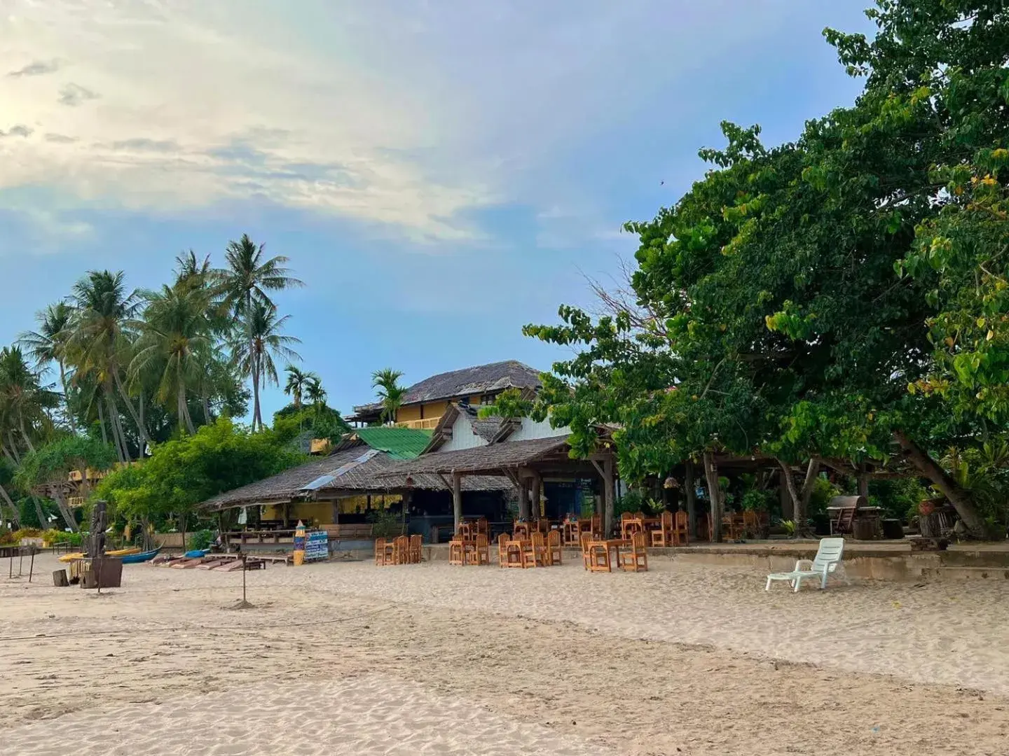 Restaurant/places to eat, Beach in Kantiang Bay View Resort