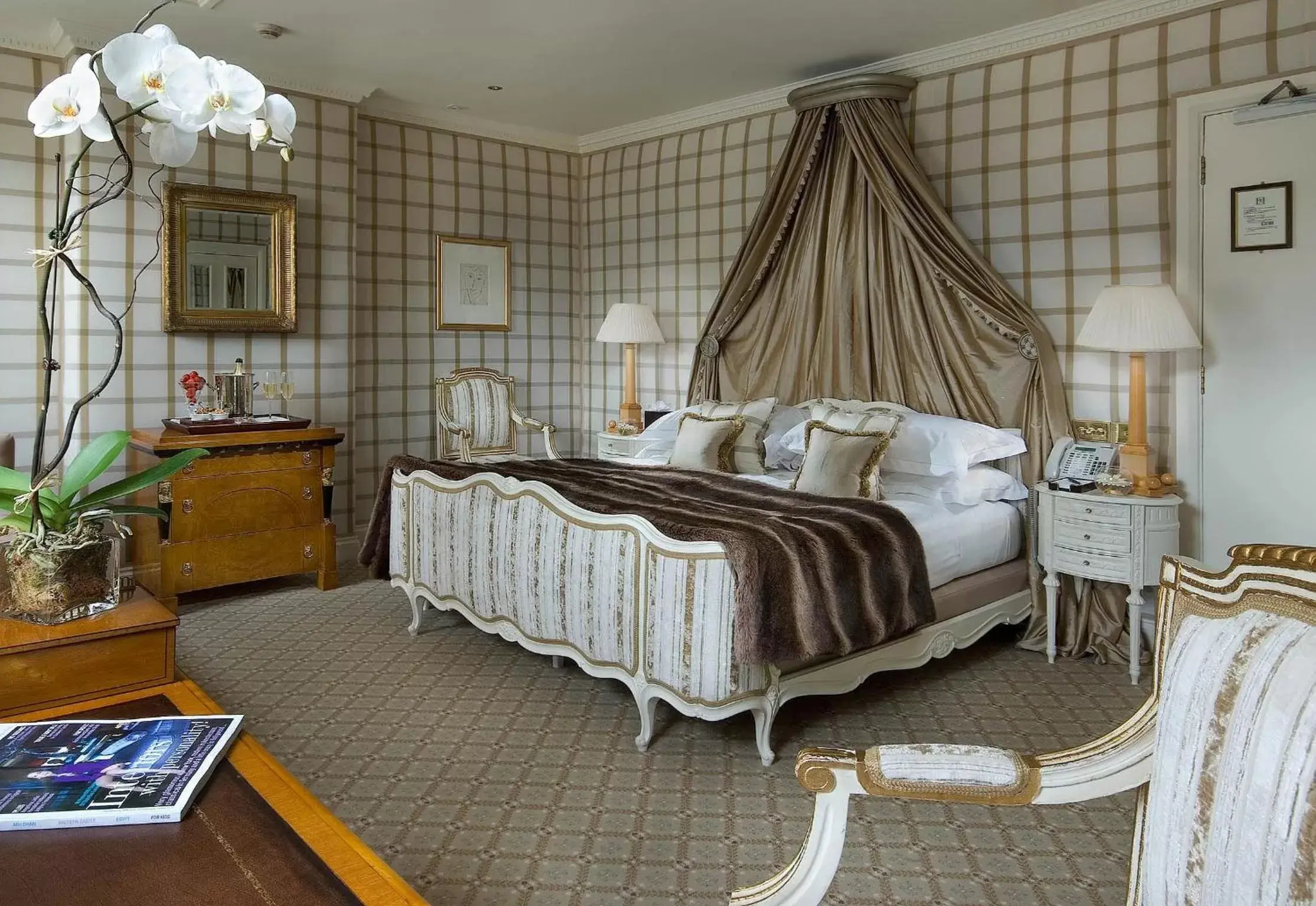 Photo of the whole room, Bed in The Chesterfield Mayfair