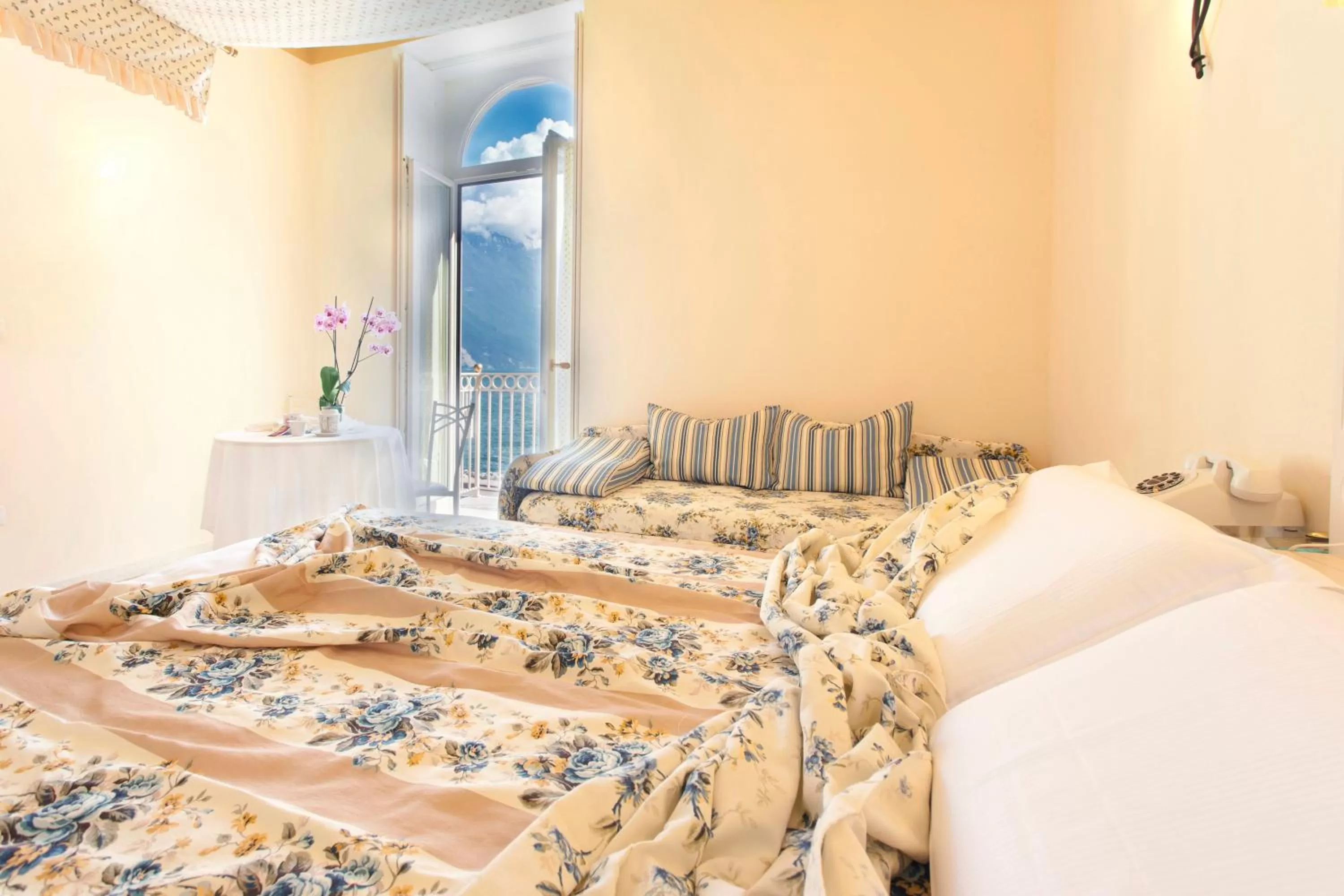 Superior Double Room with Balcony or Terrace, Lake Front in Bellavista Lakefront