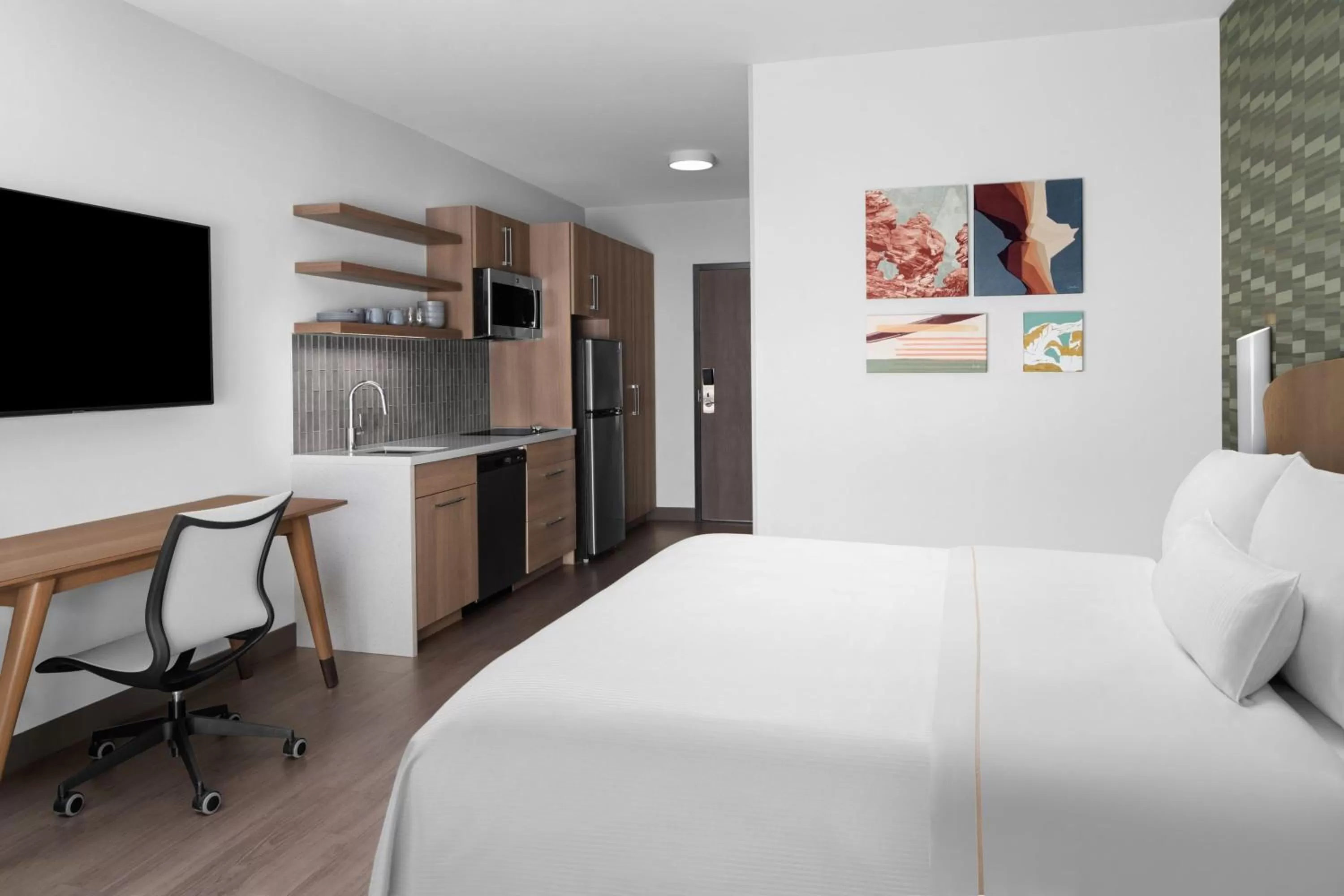 Photo of the whole room, Bed in Element Moab