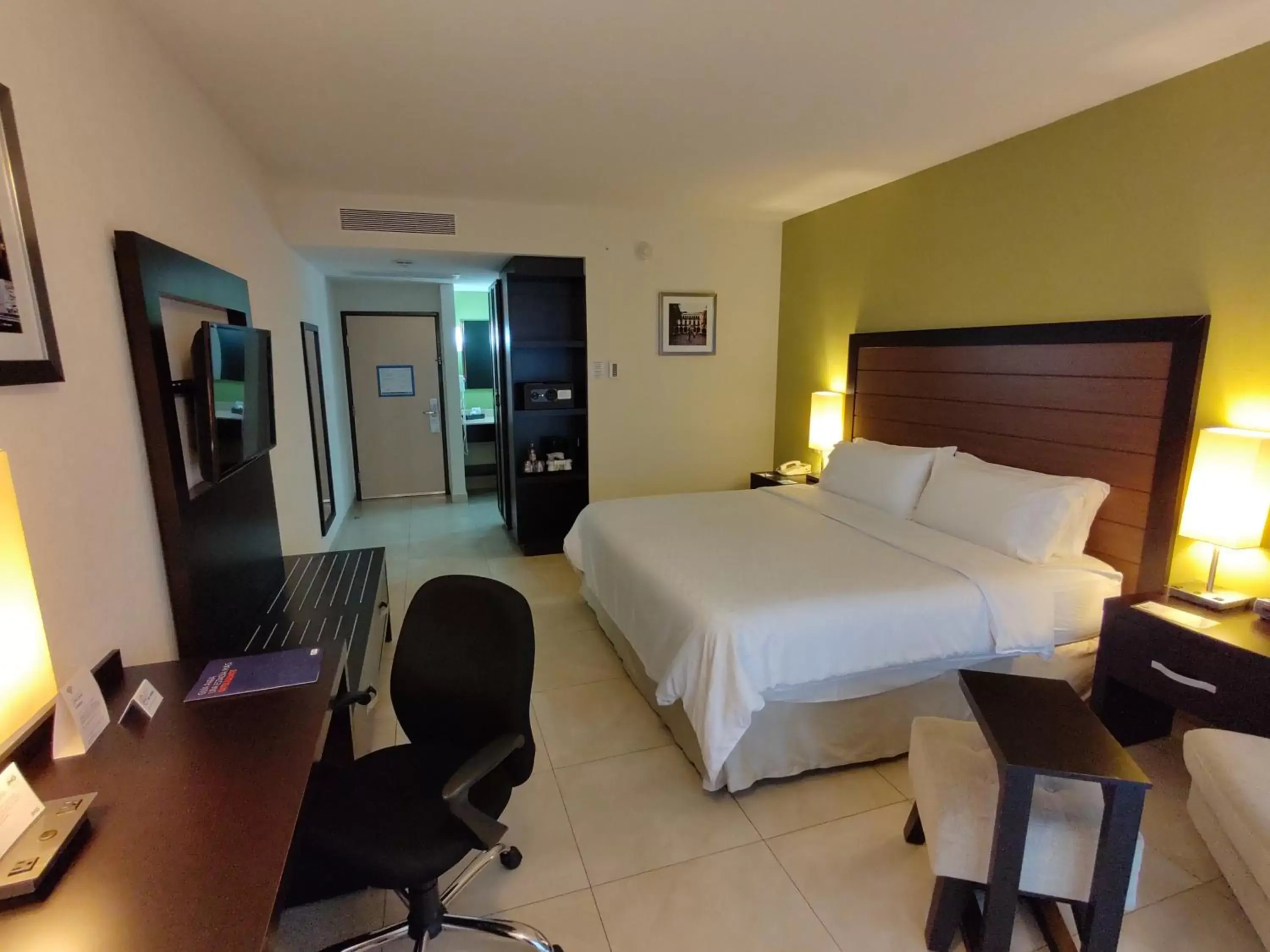 Photo of the whole room in Holiday Inn Express Xalapa