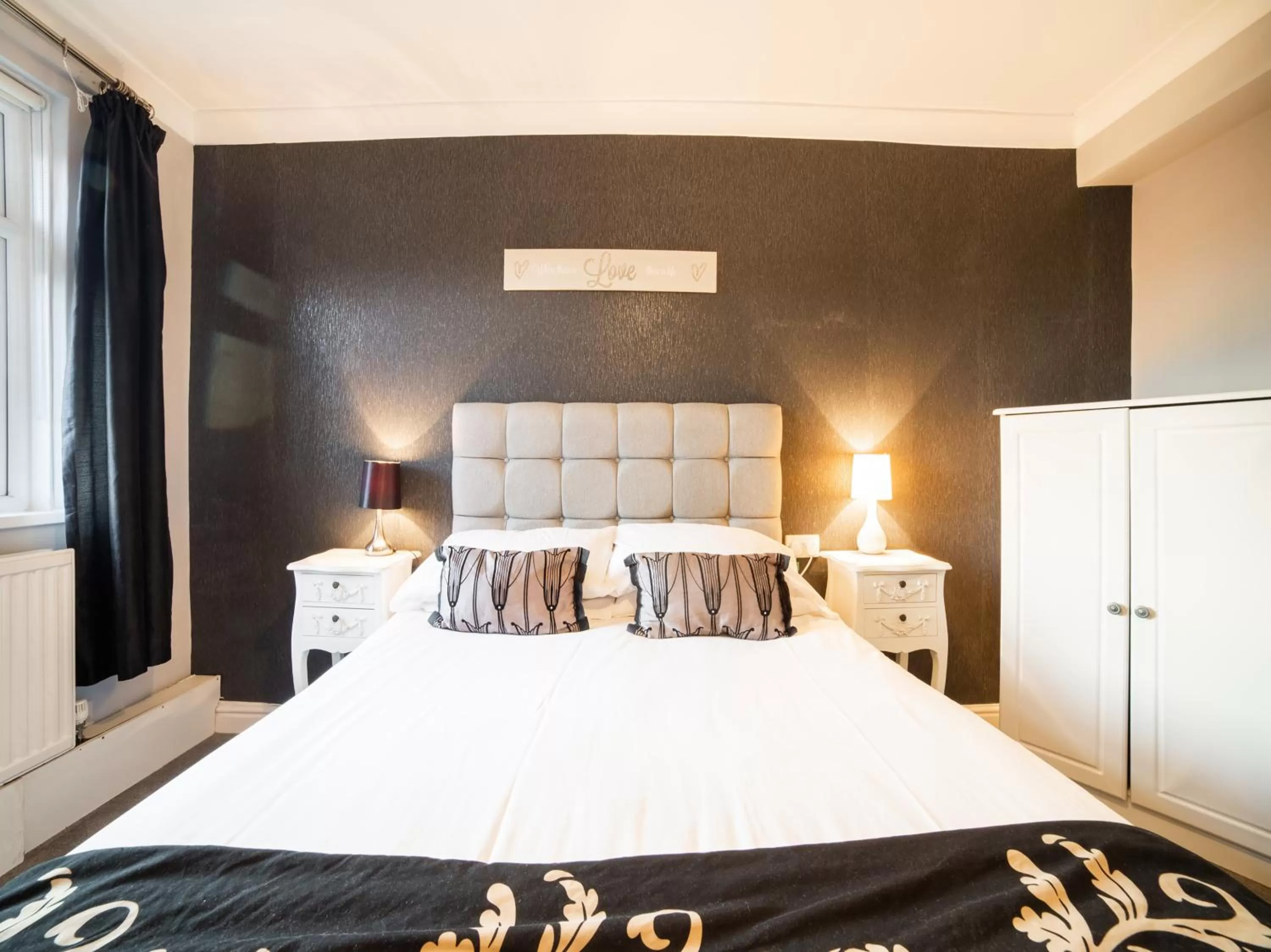 Photo of the whole room in The Traxx Hotel