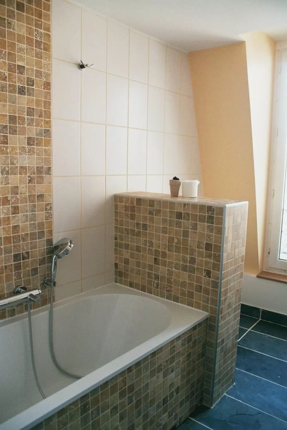 Bathroom in Excelsior Batignolles