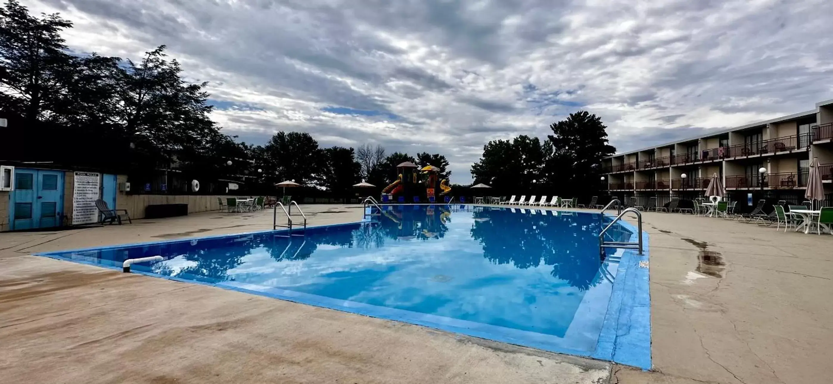 Swimming Pool in Red Lion Hotel Harrisburg Hershey