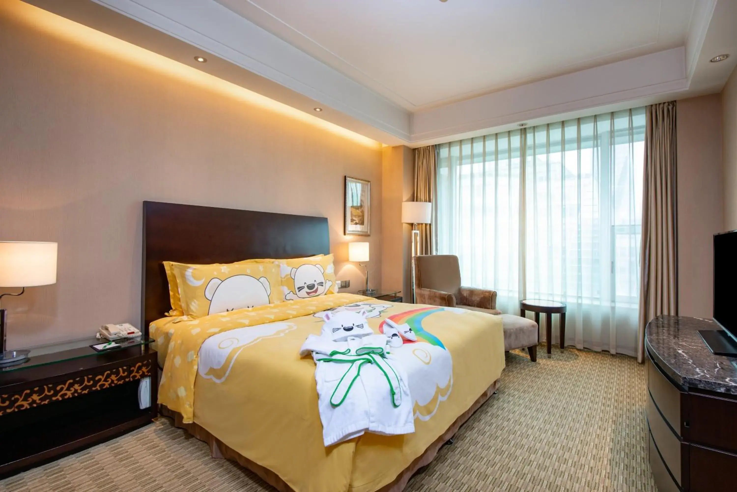 Photo of the whole room, Bed in Holiday Inn Chengdu Century City - East, an IHG Hotel