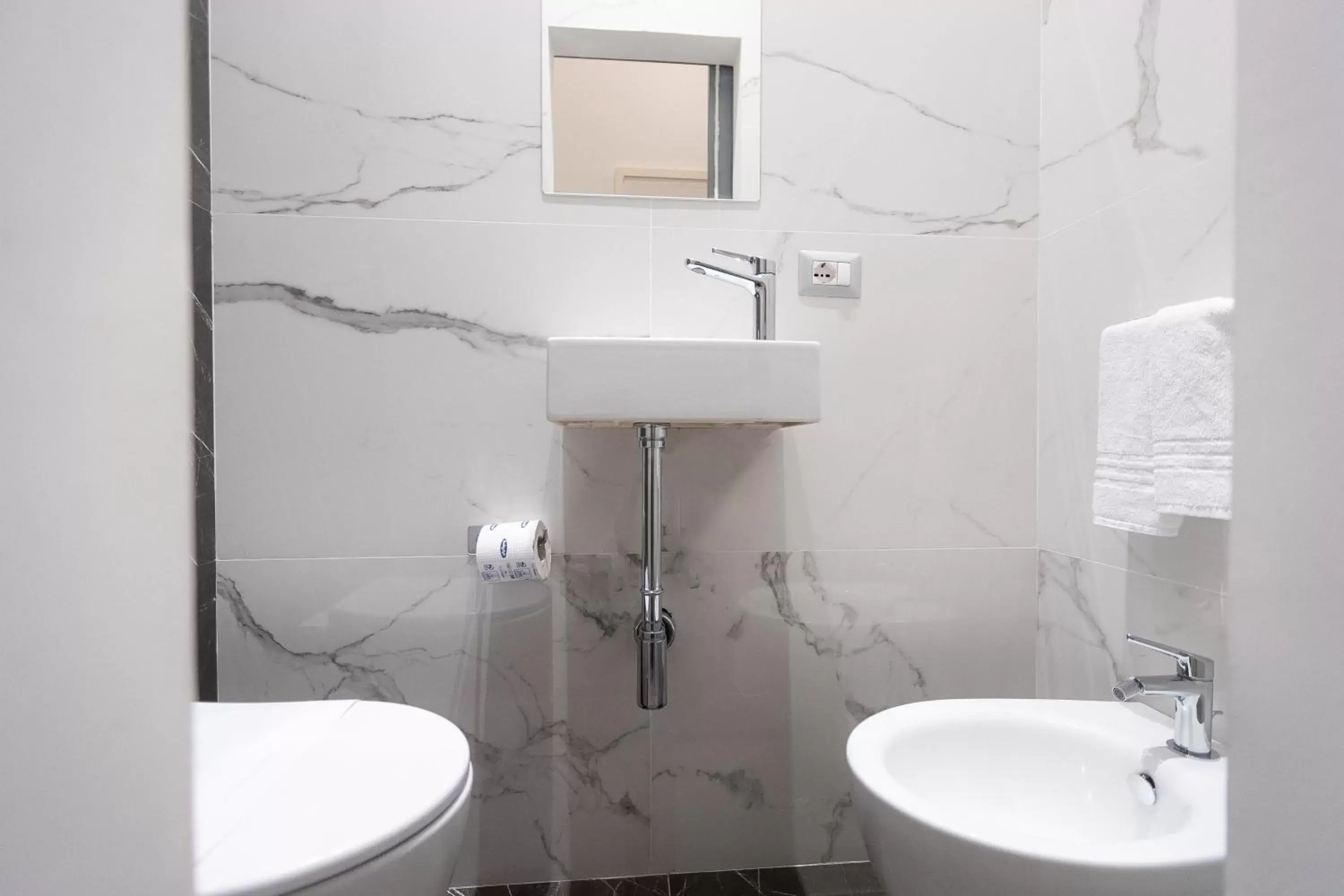Toilet, Bathroom in Hotel Castellino Roma